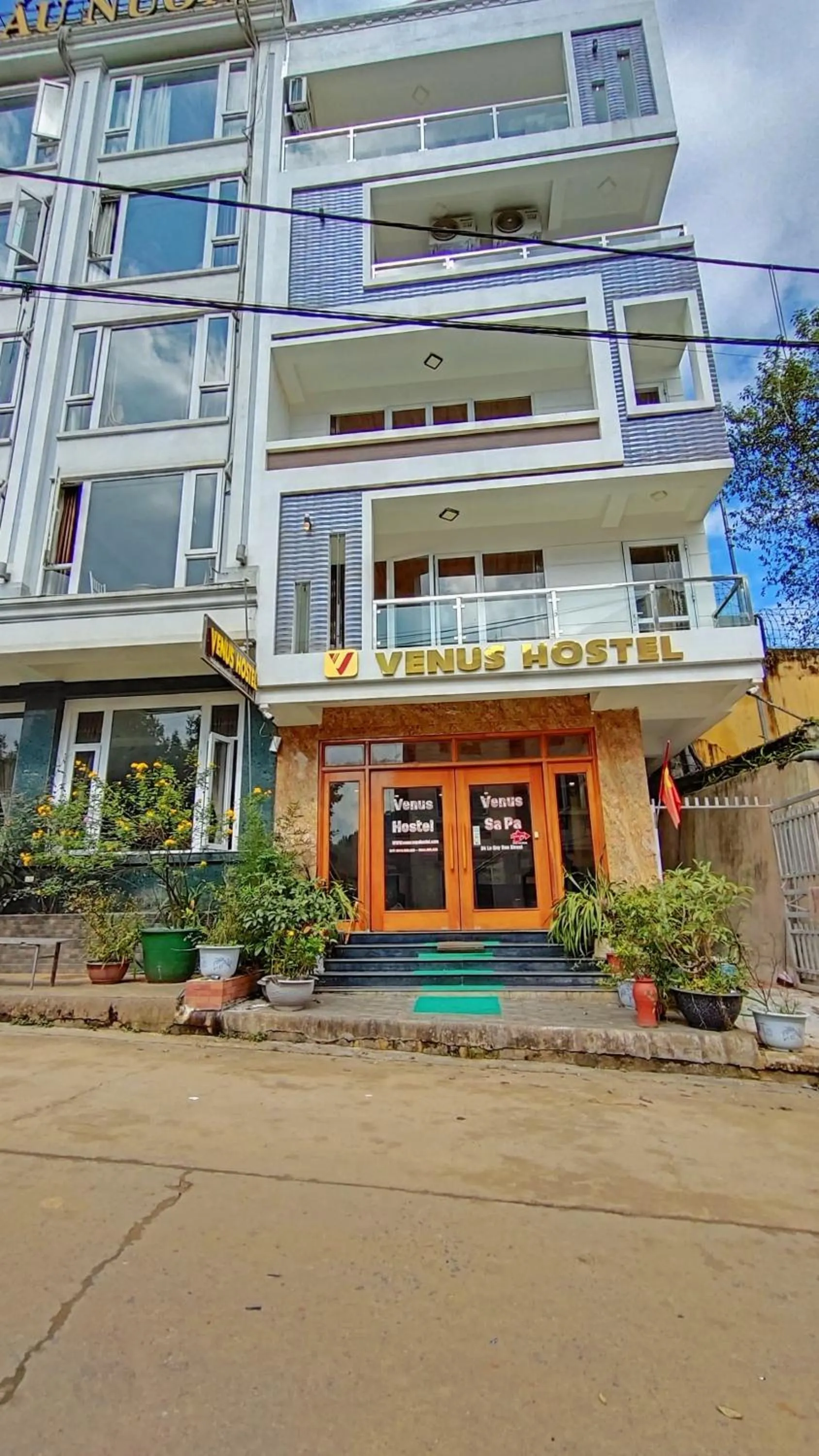 Facade/entrance in Venus Sapa Hostel