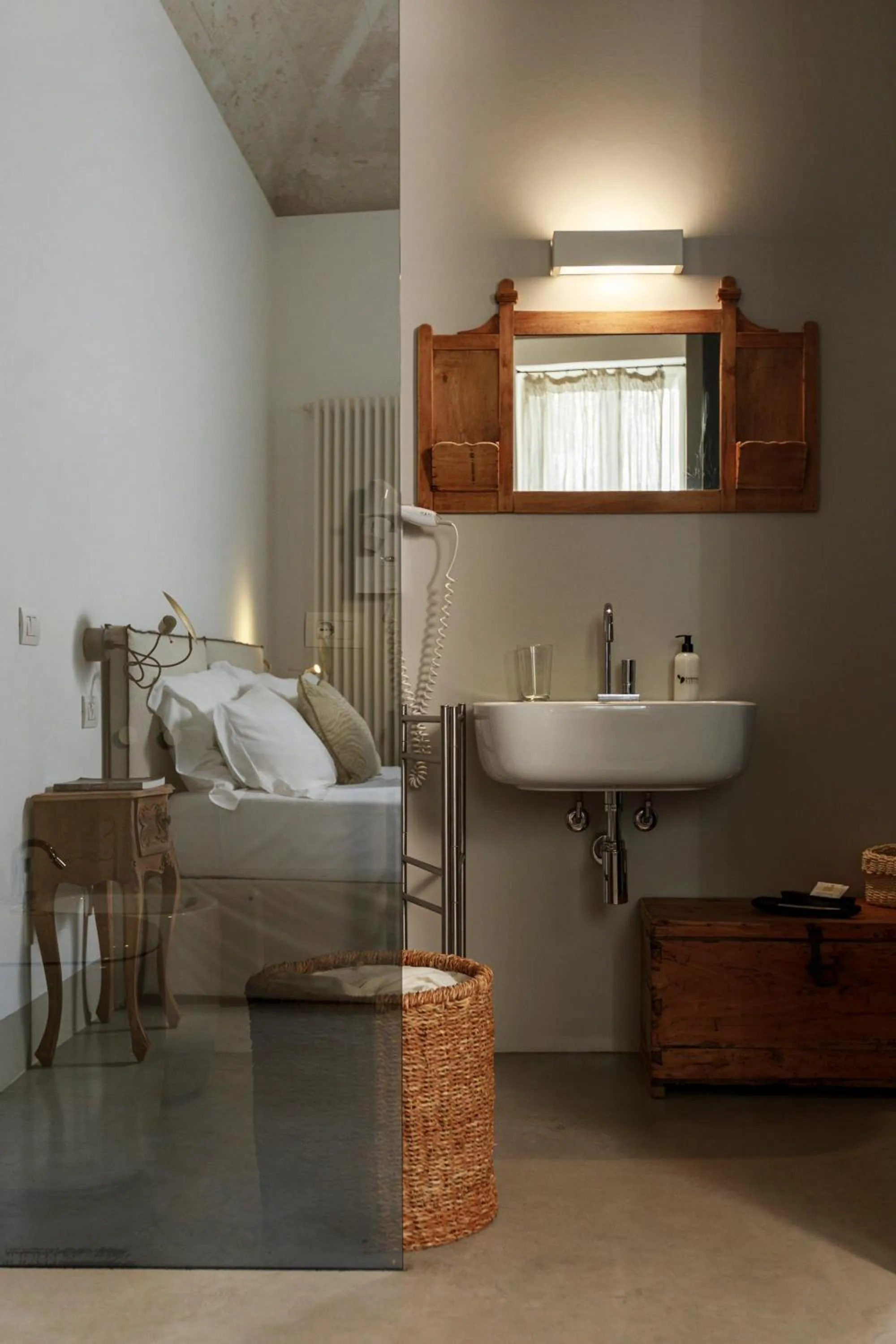 Bathroom, Bed in Embrace Sicily Guest House