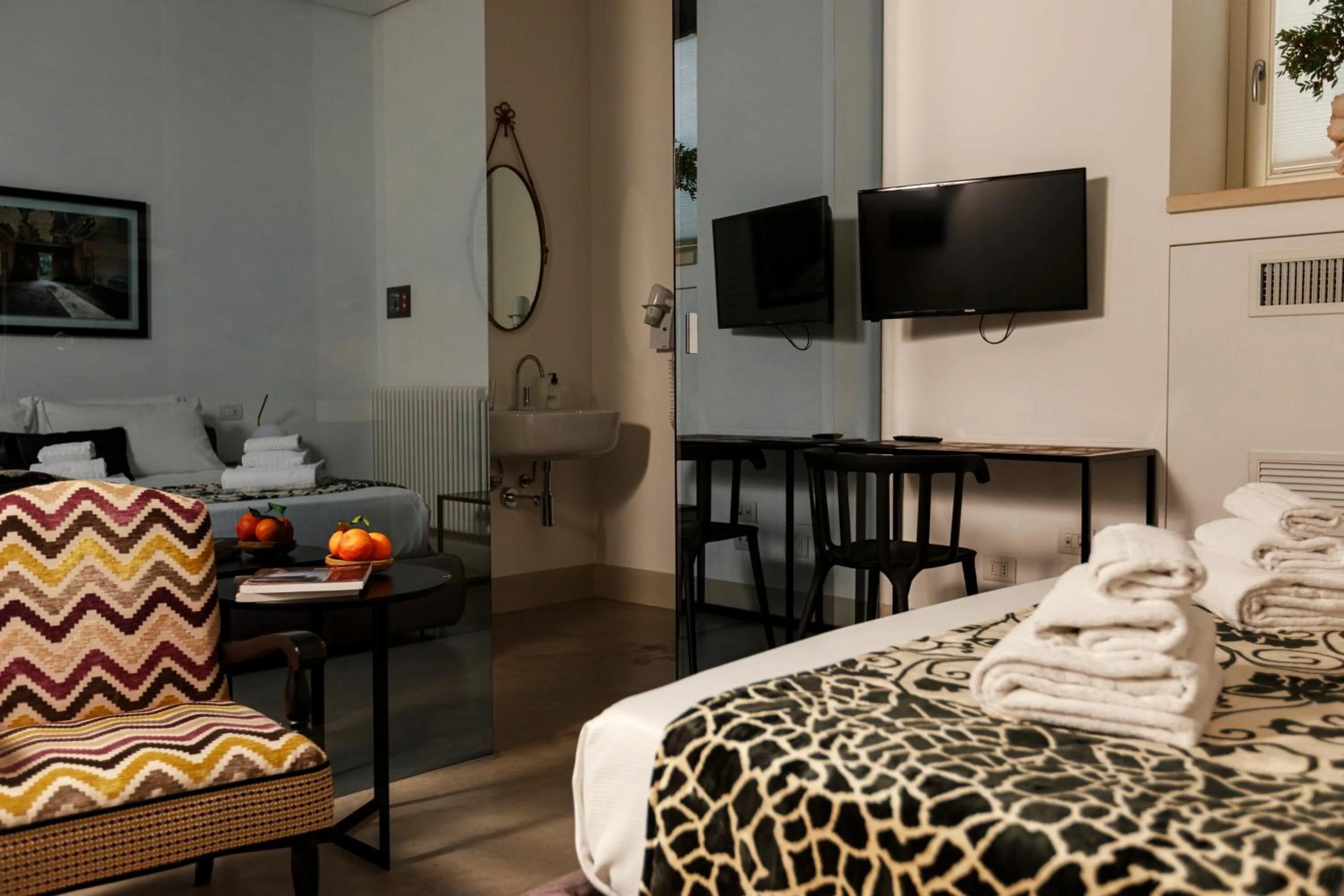 Photo of the whole room, Bed in Embrace Sicily Guest House