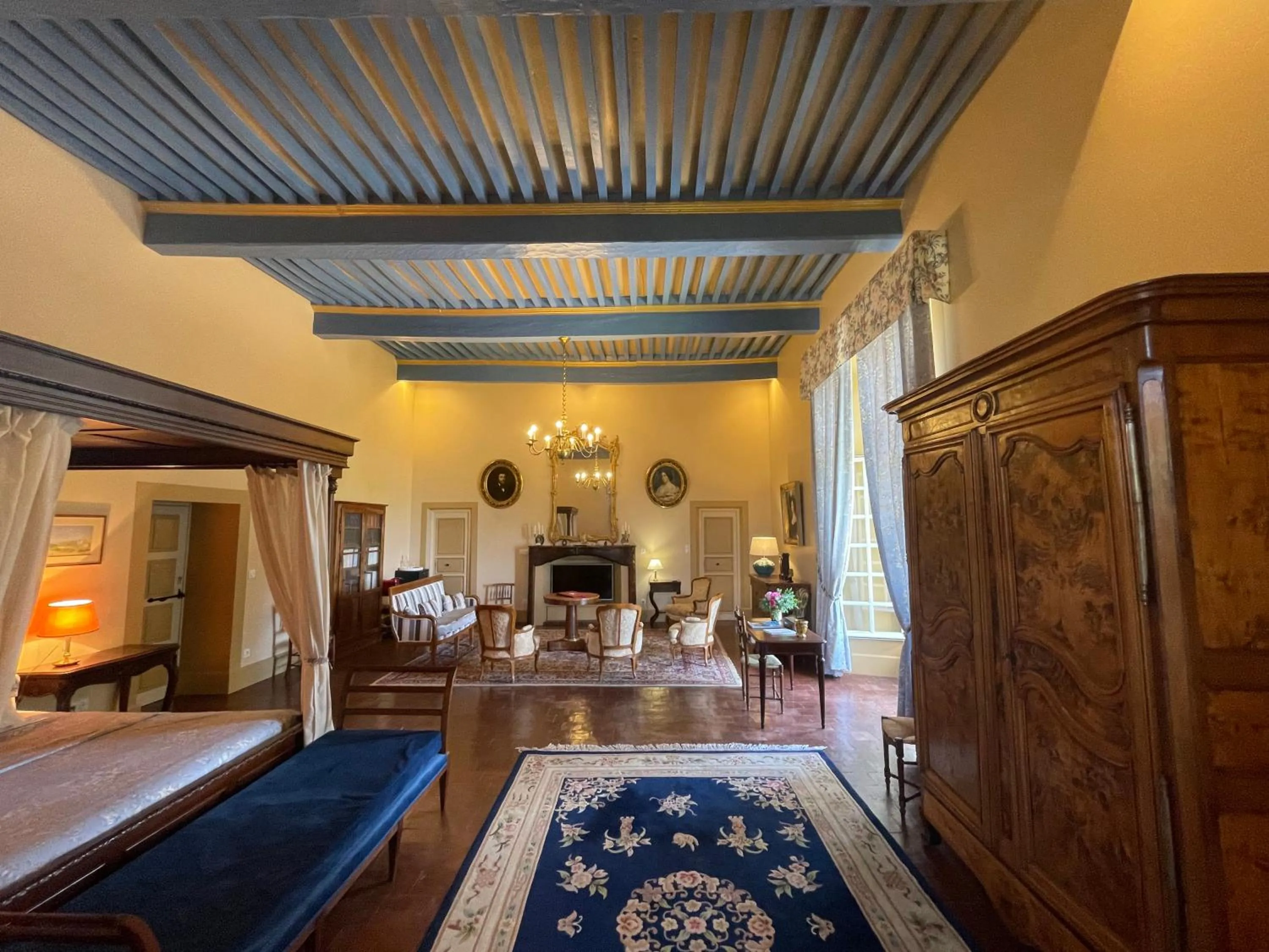 Photo of the whole room in Château de Rousson