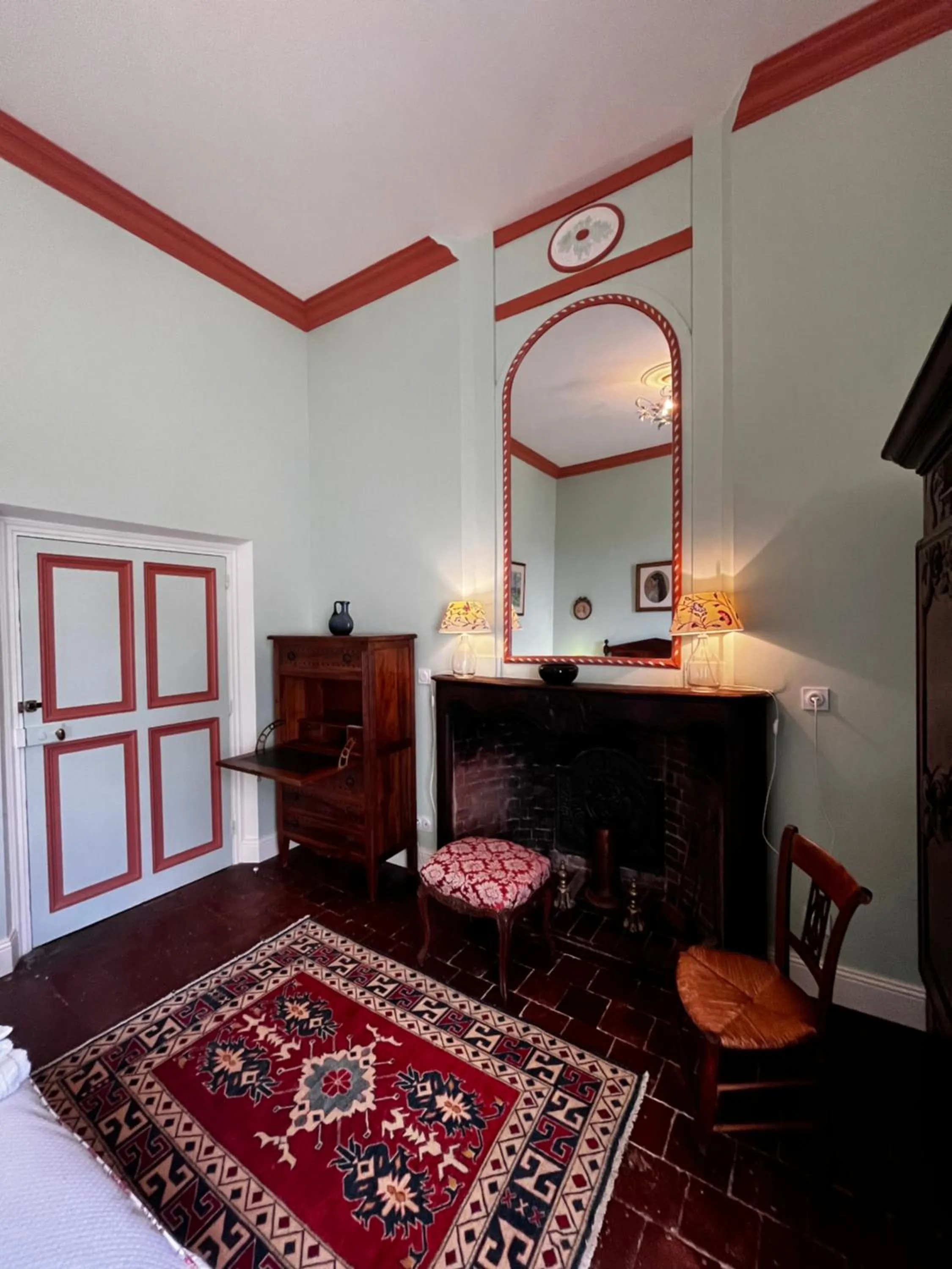 Photo of the whole room in Château de Rousson