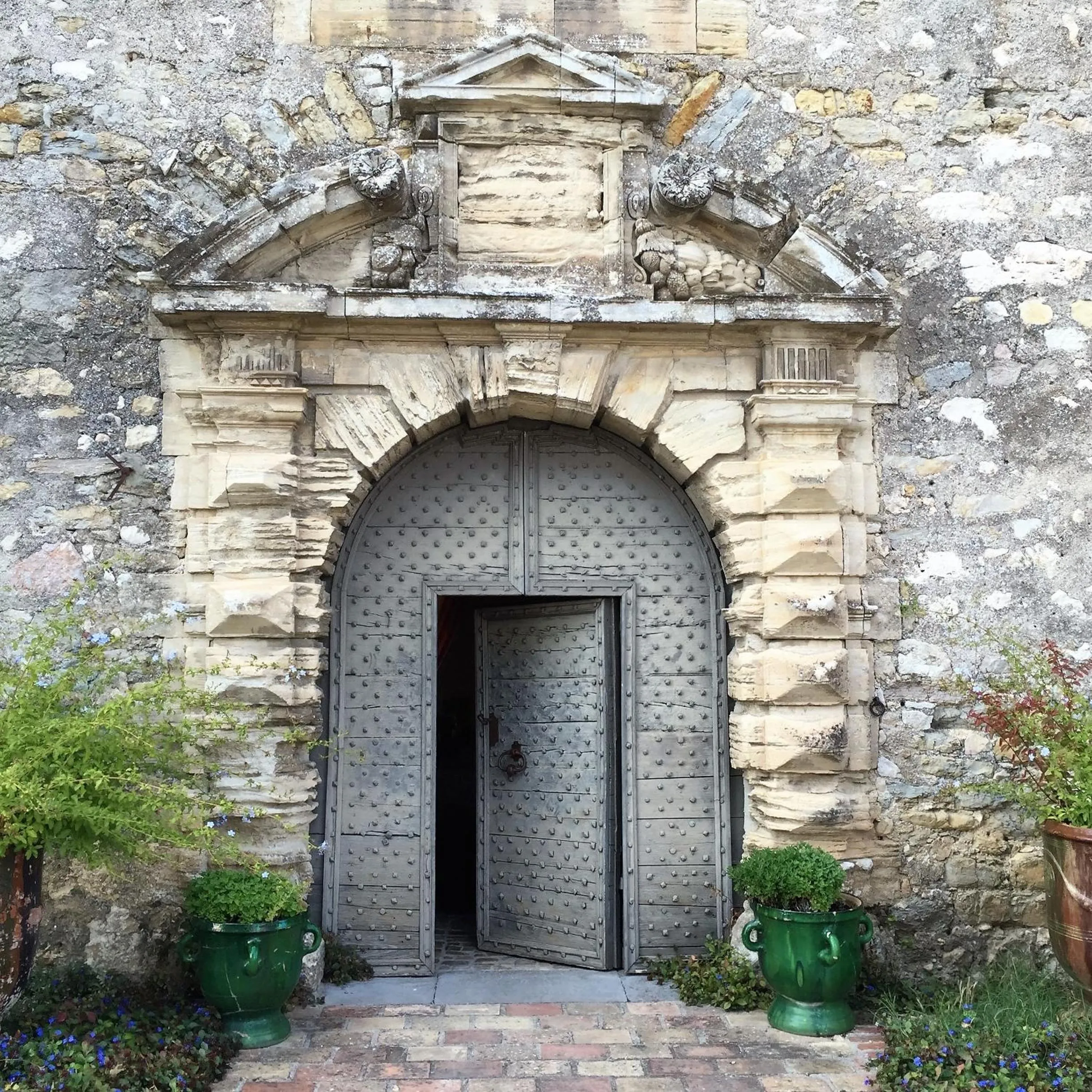Facade/entrance in Château de Rousson