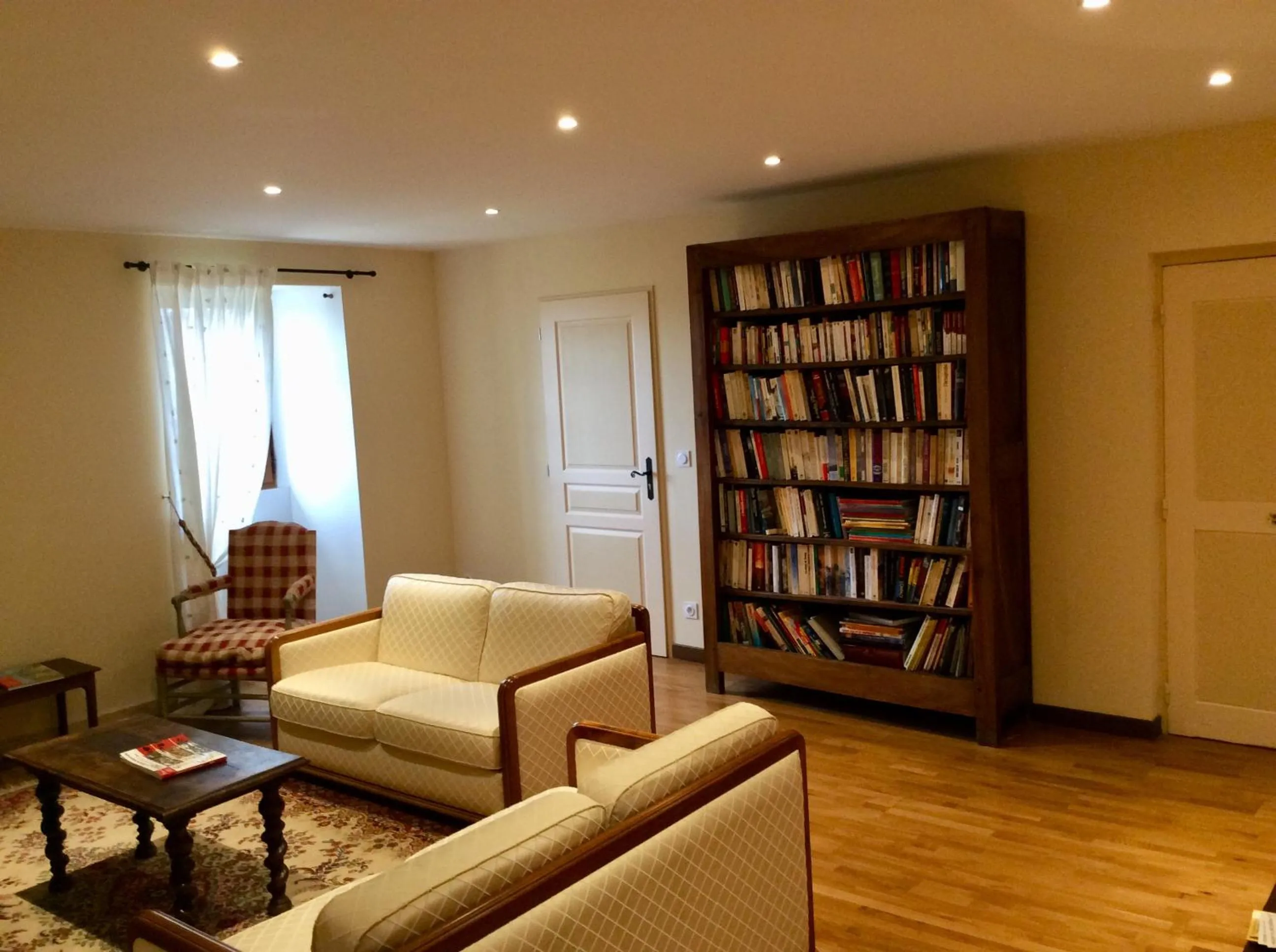 Library in Château de Rousson