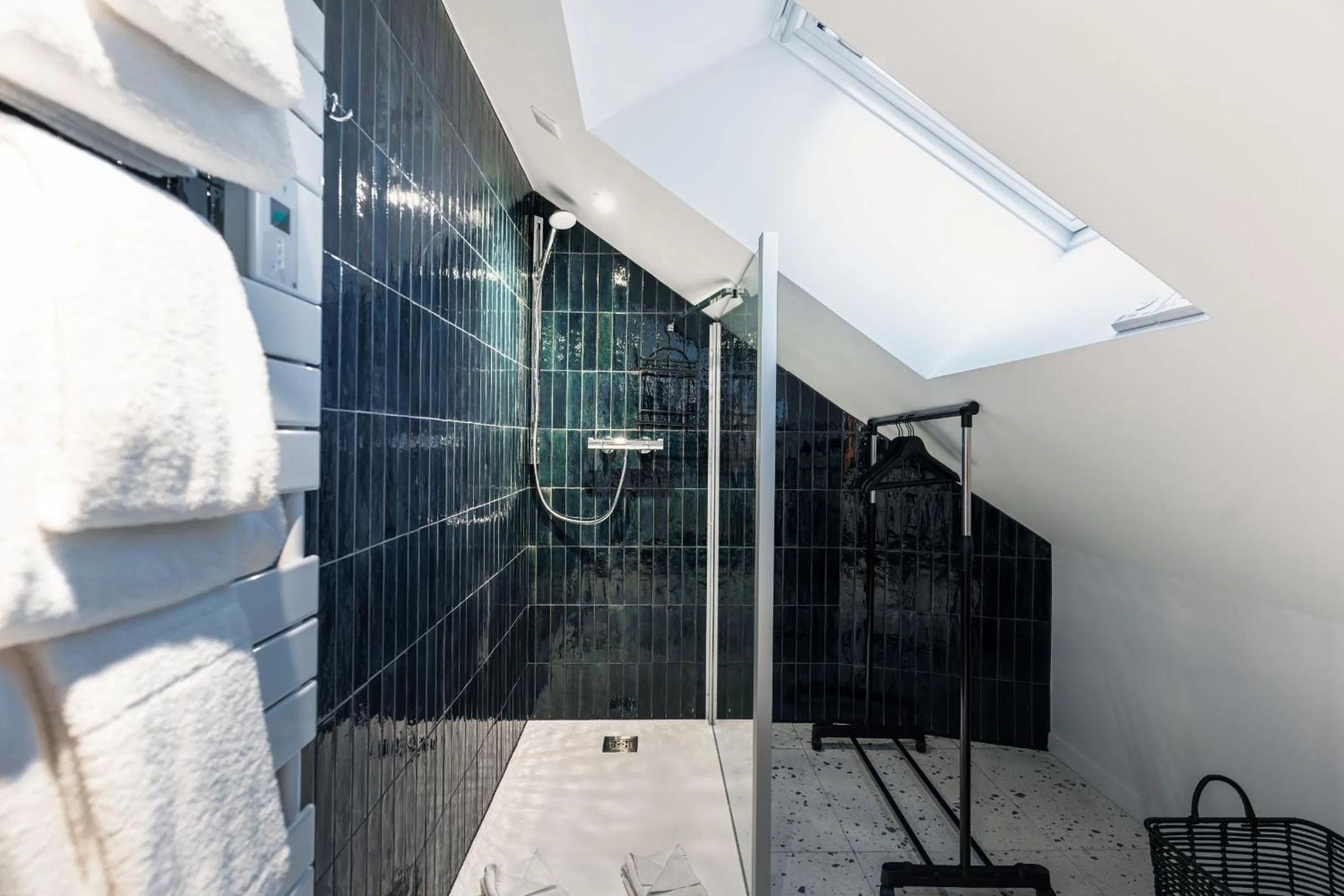 Bathroom in Hôtel du Château Dinan - Originals Boutique