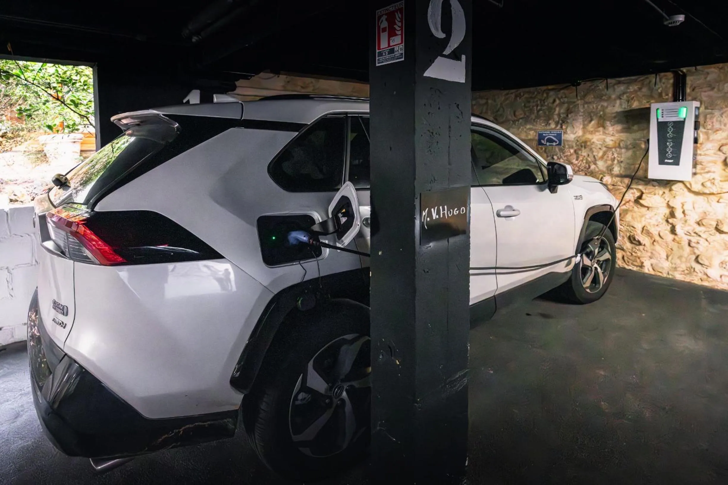 Parking in Hôtel du Château Dinan - Originals Boutique