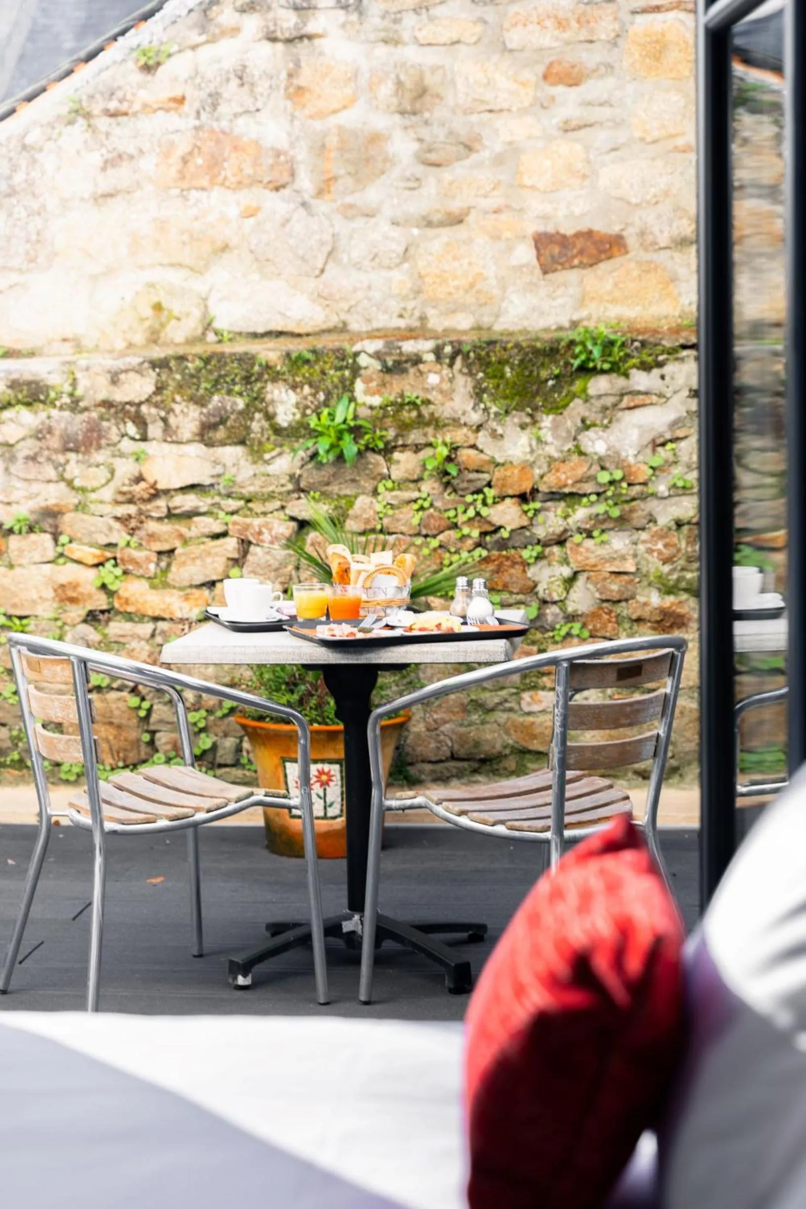 Balcony/Terrace in Hôtel du Château Dinan - Originals Boutique
