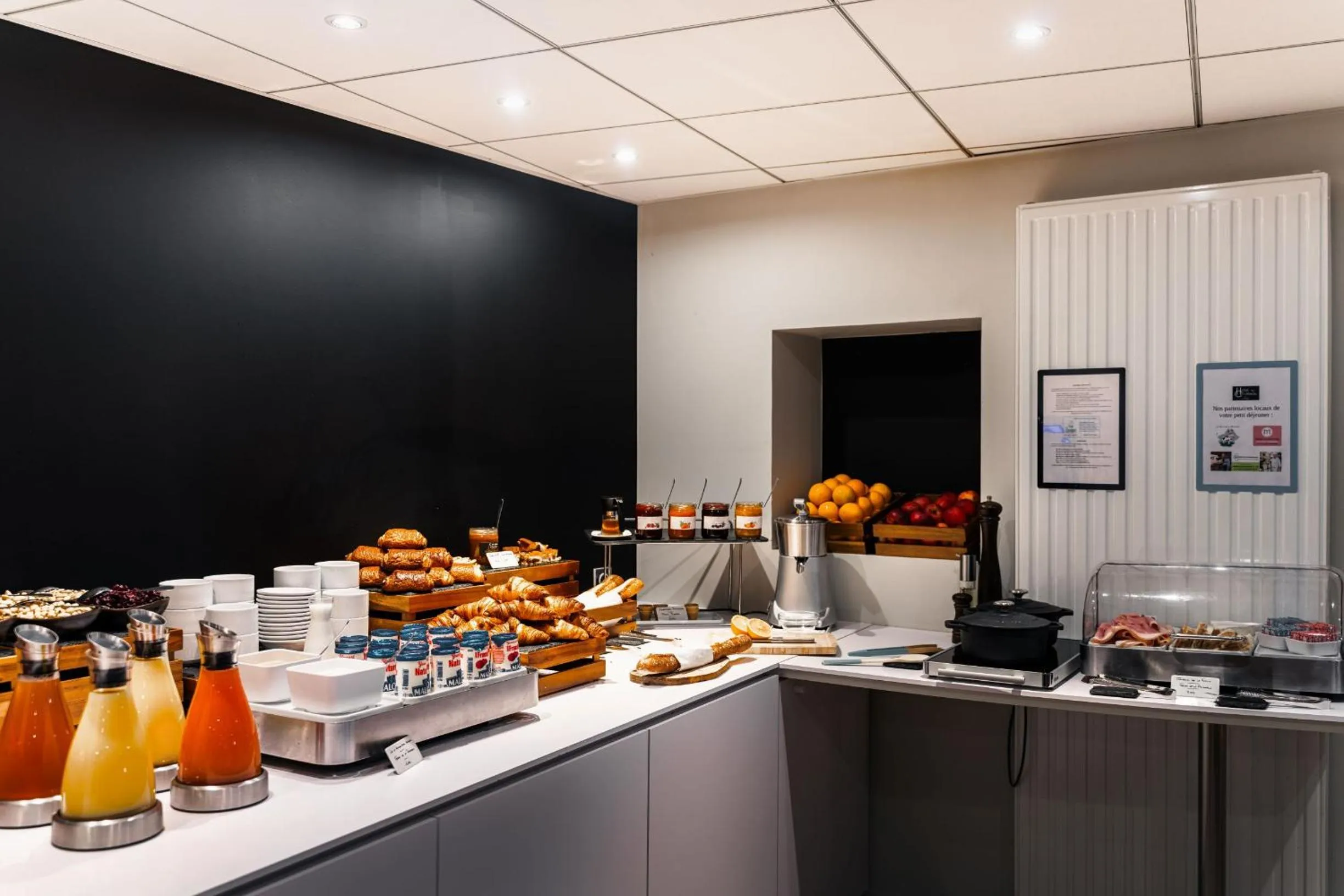 Buffet breakfast in Hôtel du Château Dinan - Originals Boutique