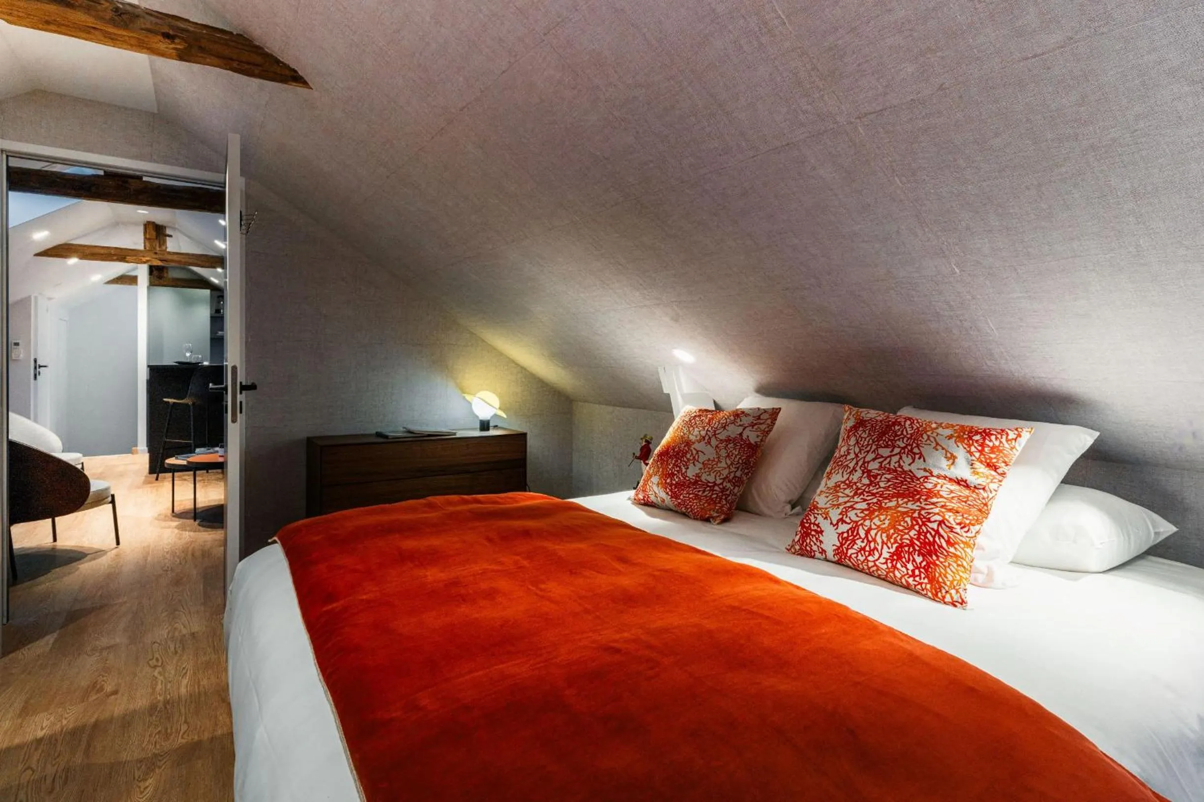 Bed in Hôtel du Château Dinan - Originals Boutique