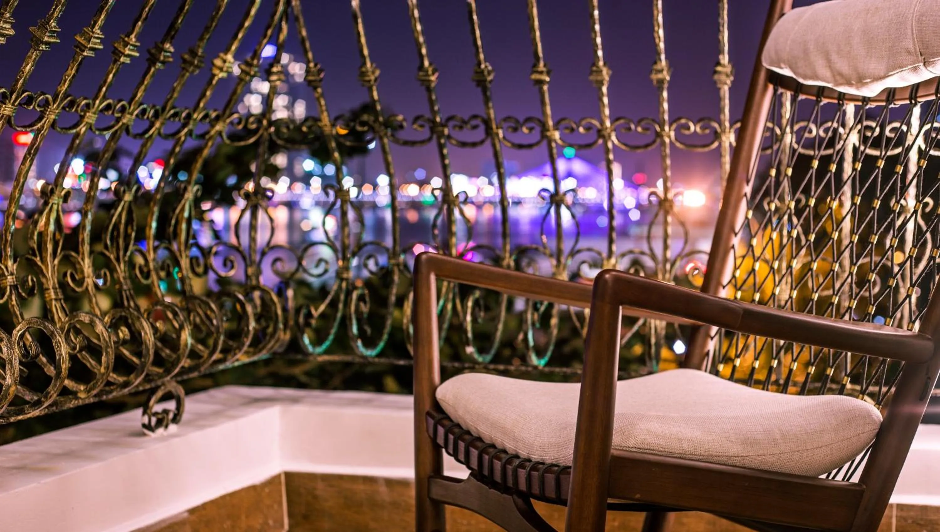 Night in Di lusso Boutique Hotel Riverside Danang