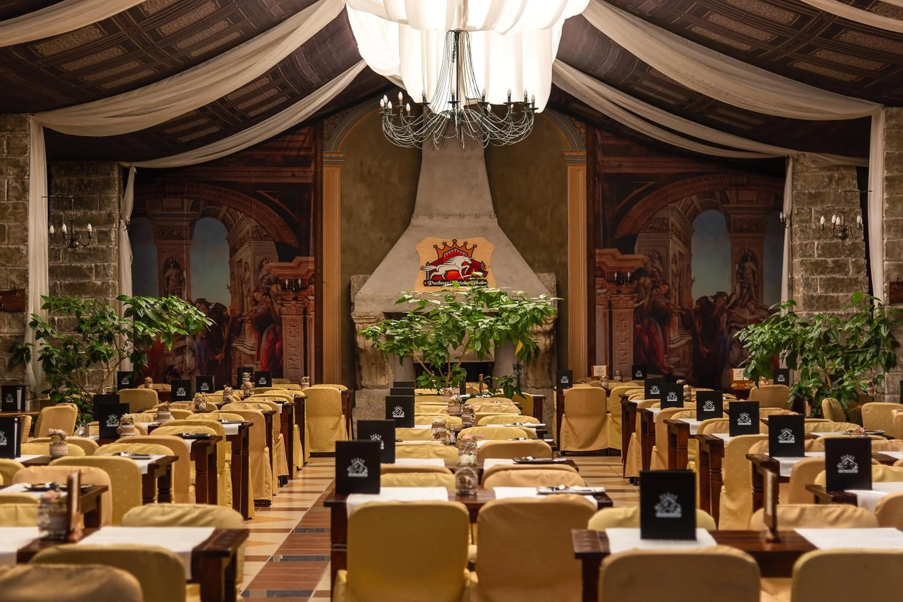 Restaurant/places to eat in Puchner Kastélyszálló