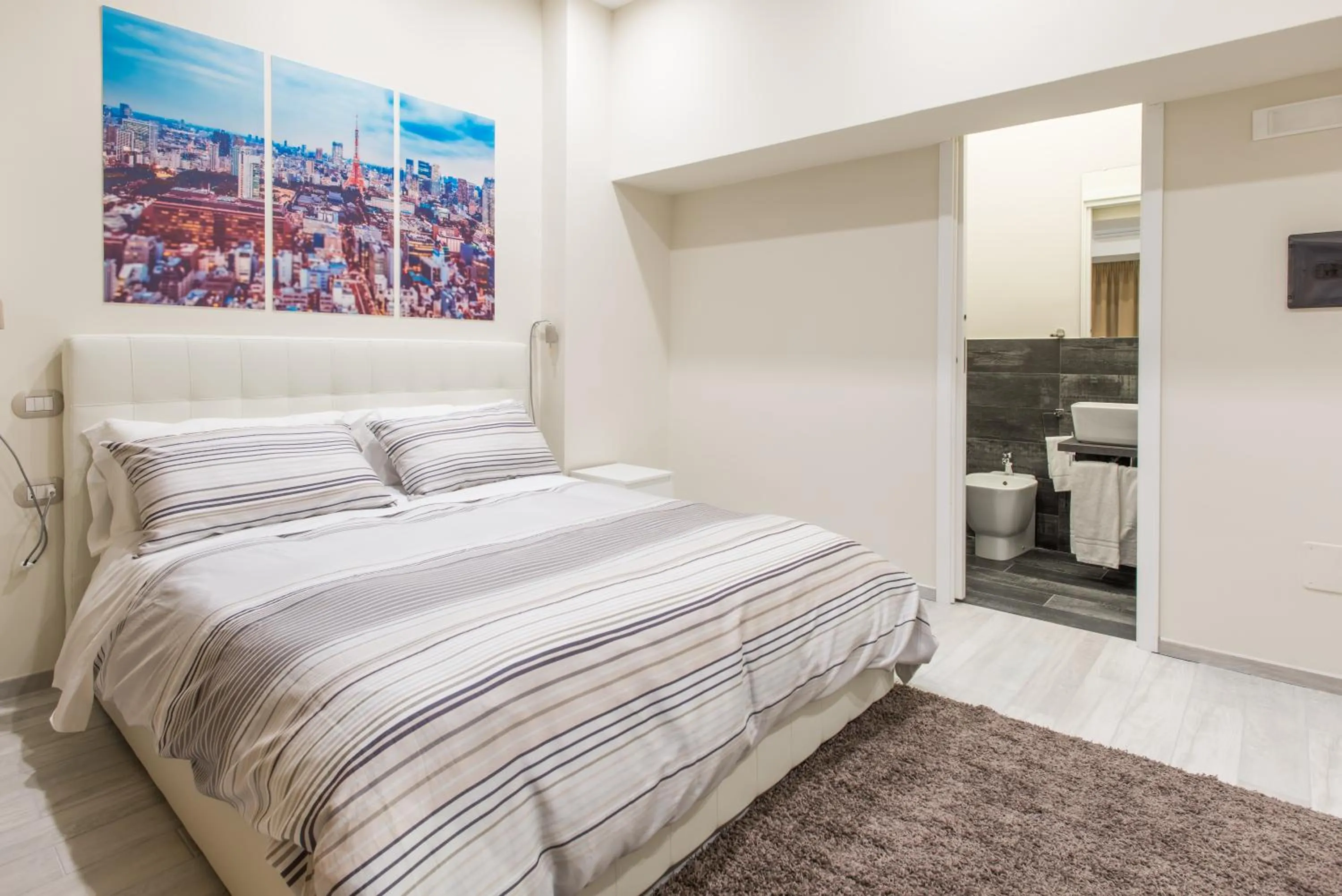 Photo of the whole room, Bed in Morra's Home