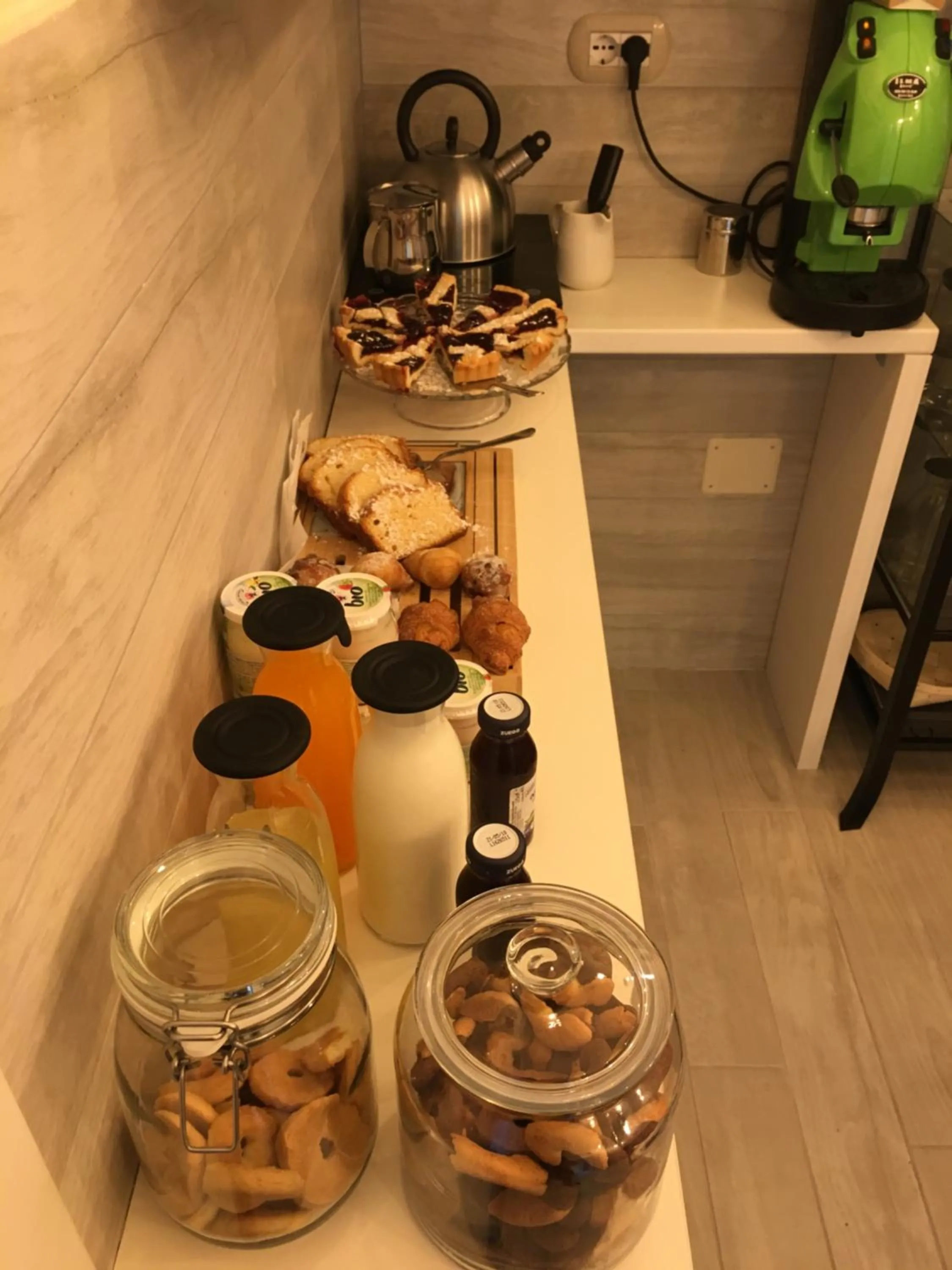 Continental breakfast in Morra's Home