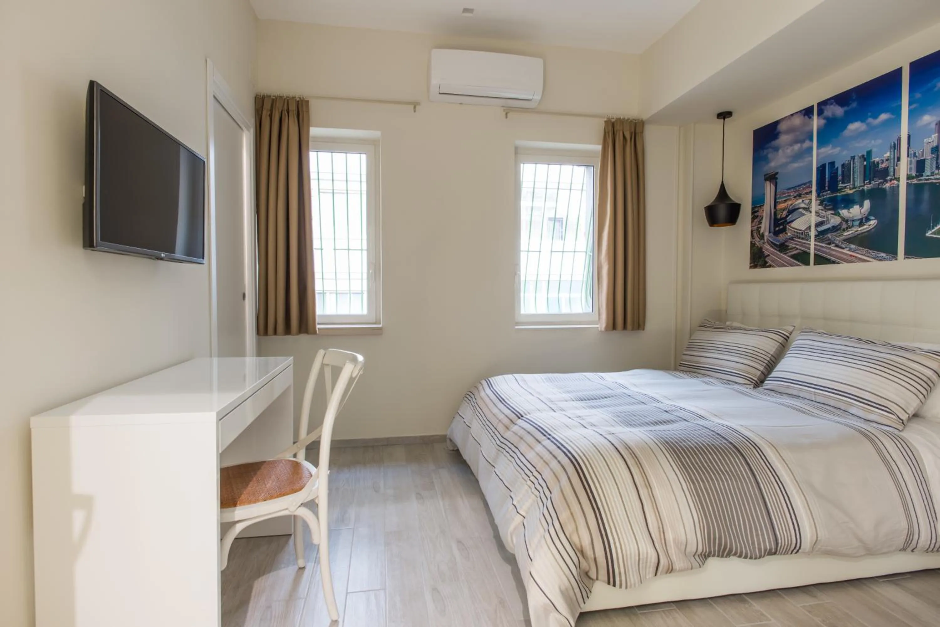 Photo of the whole room, Bed in Morra's Home