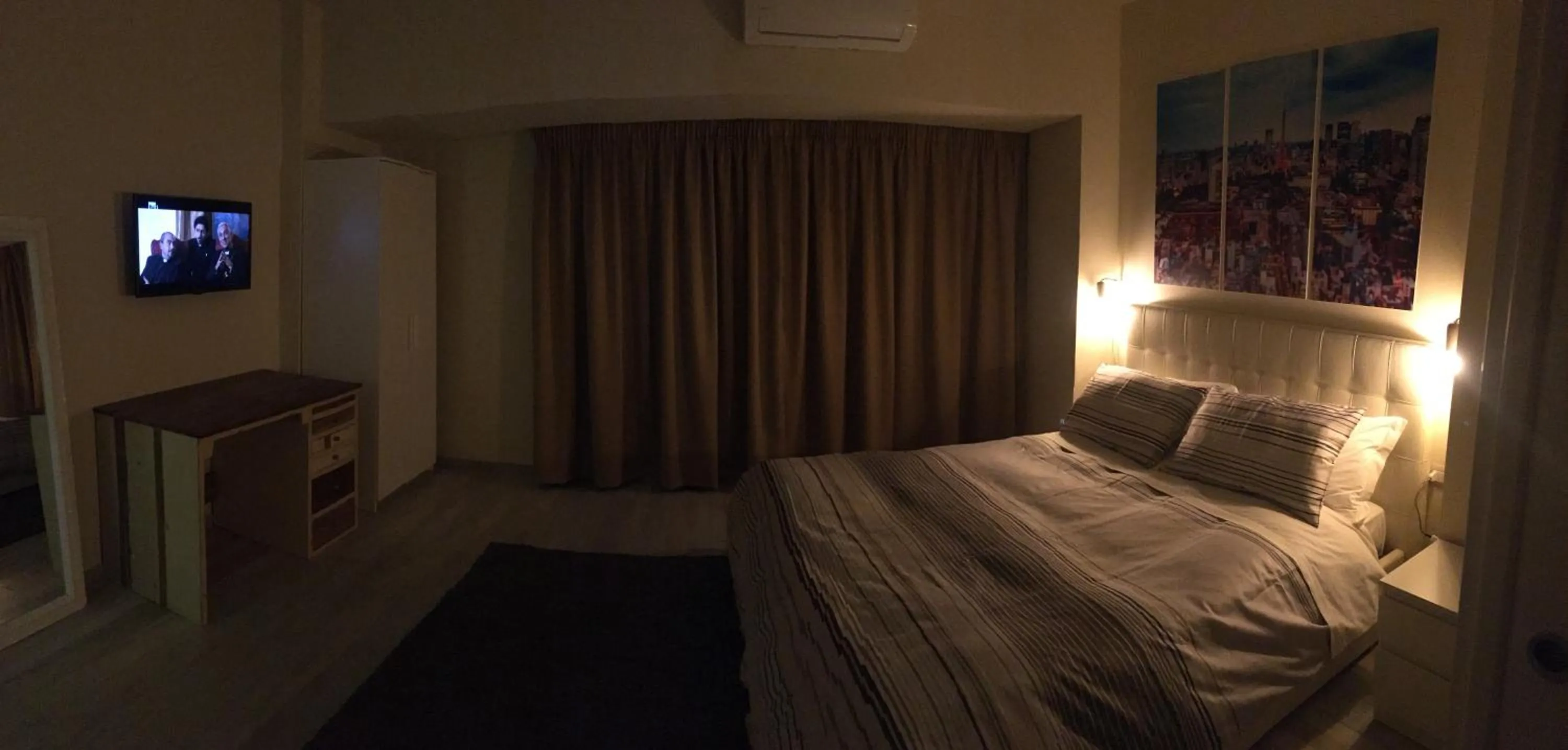 Photo of the whole room, Bed in Morra's Home