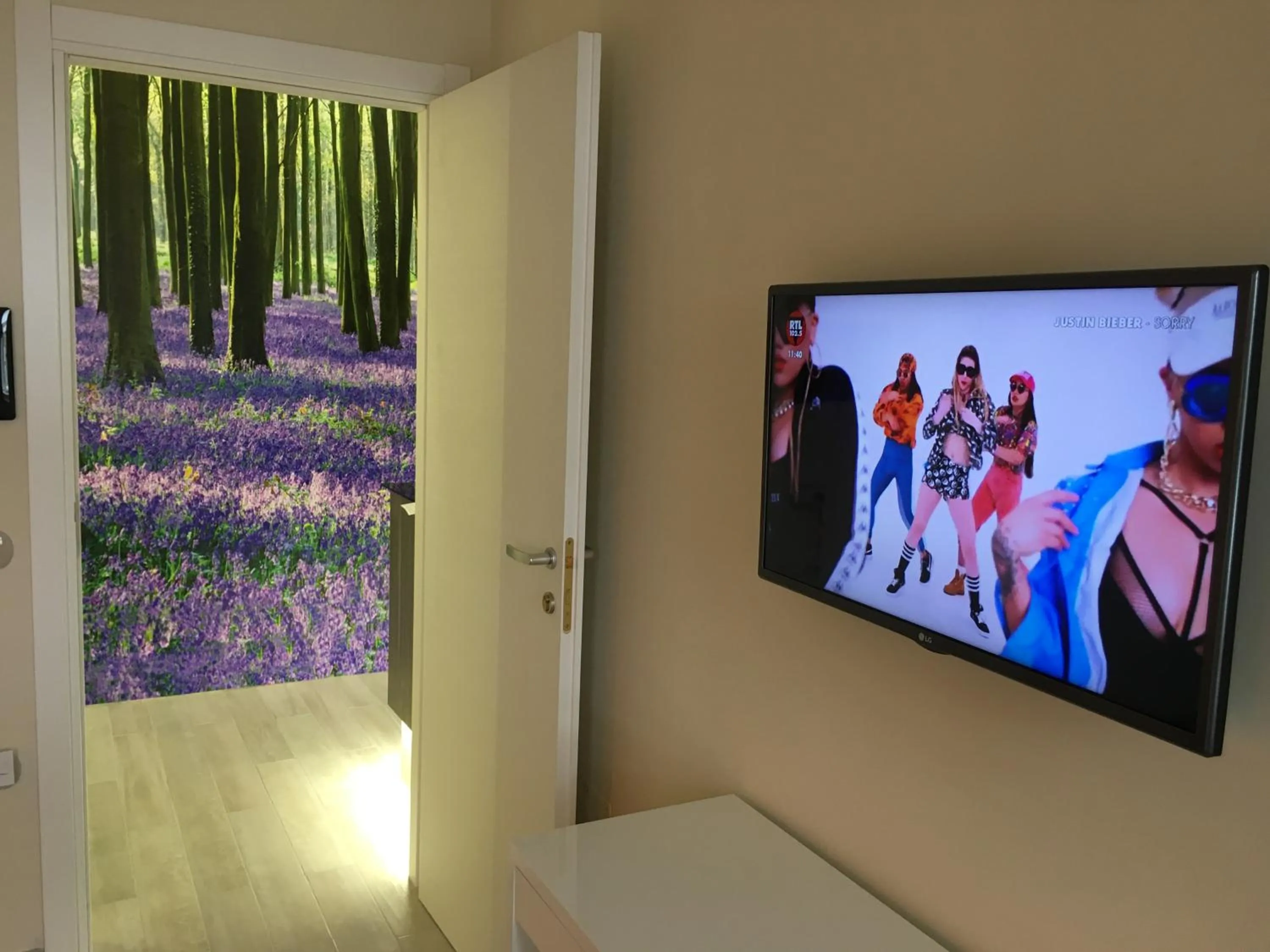 Decorative detail in Morra's Home