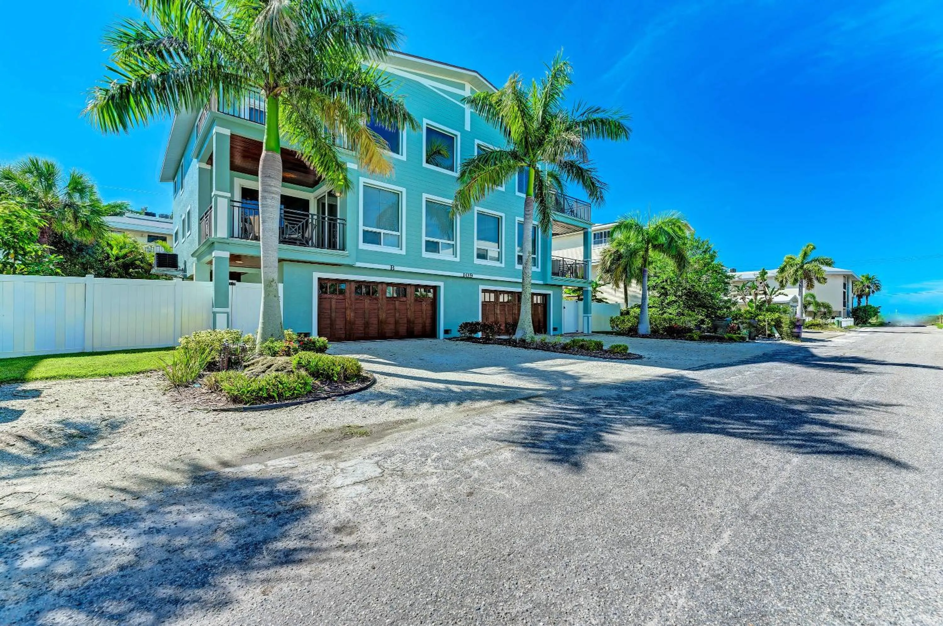 Property building in Anna Maria Island Beach Palace