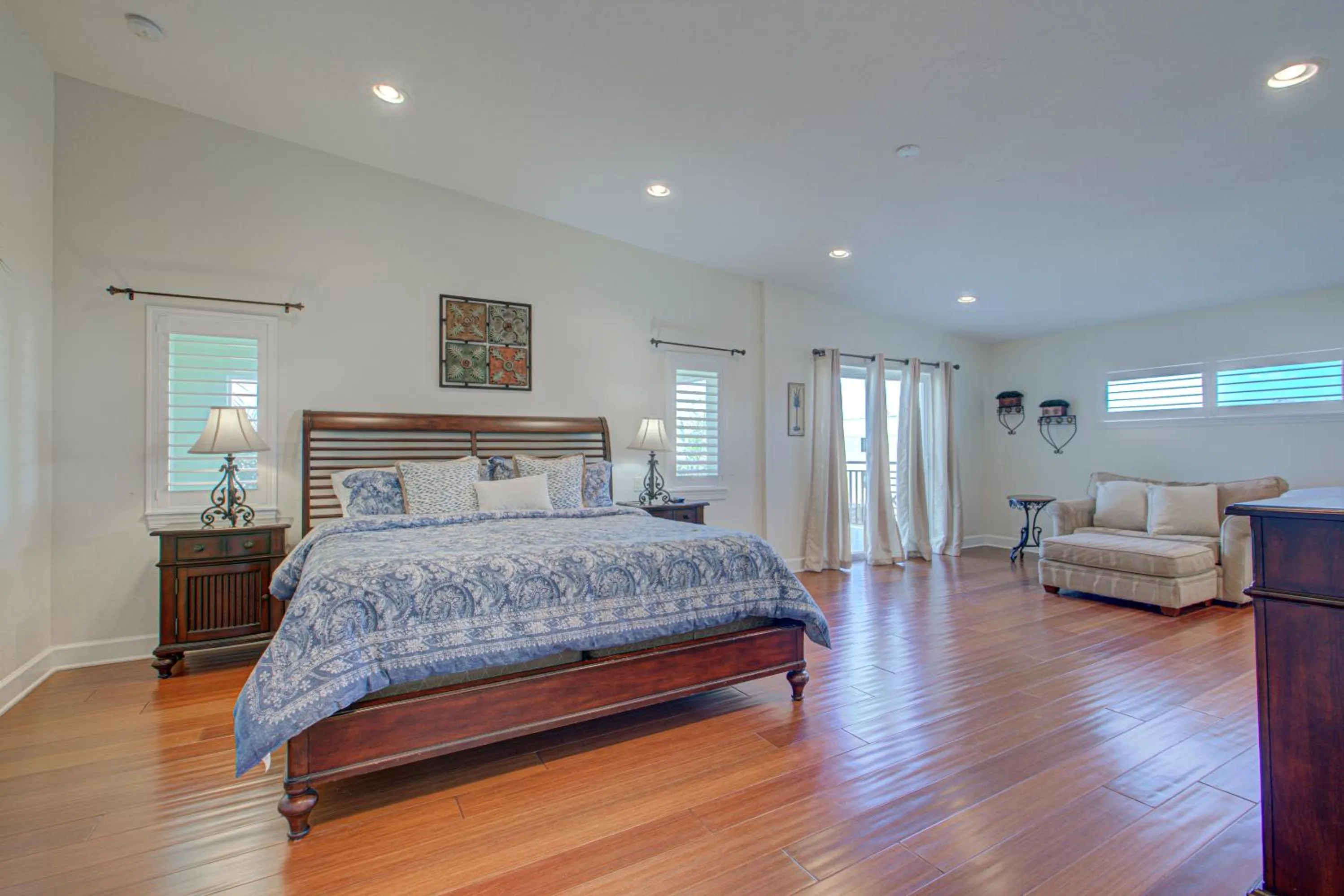 Property building, Bed in Anna Maria Island Beach Palace