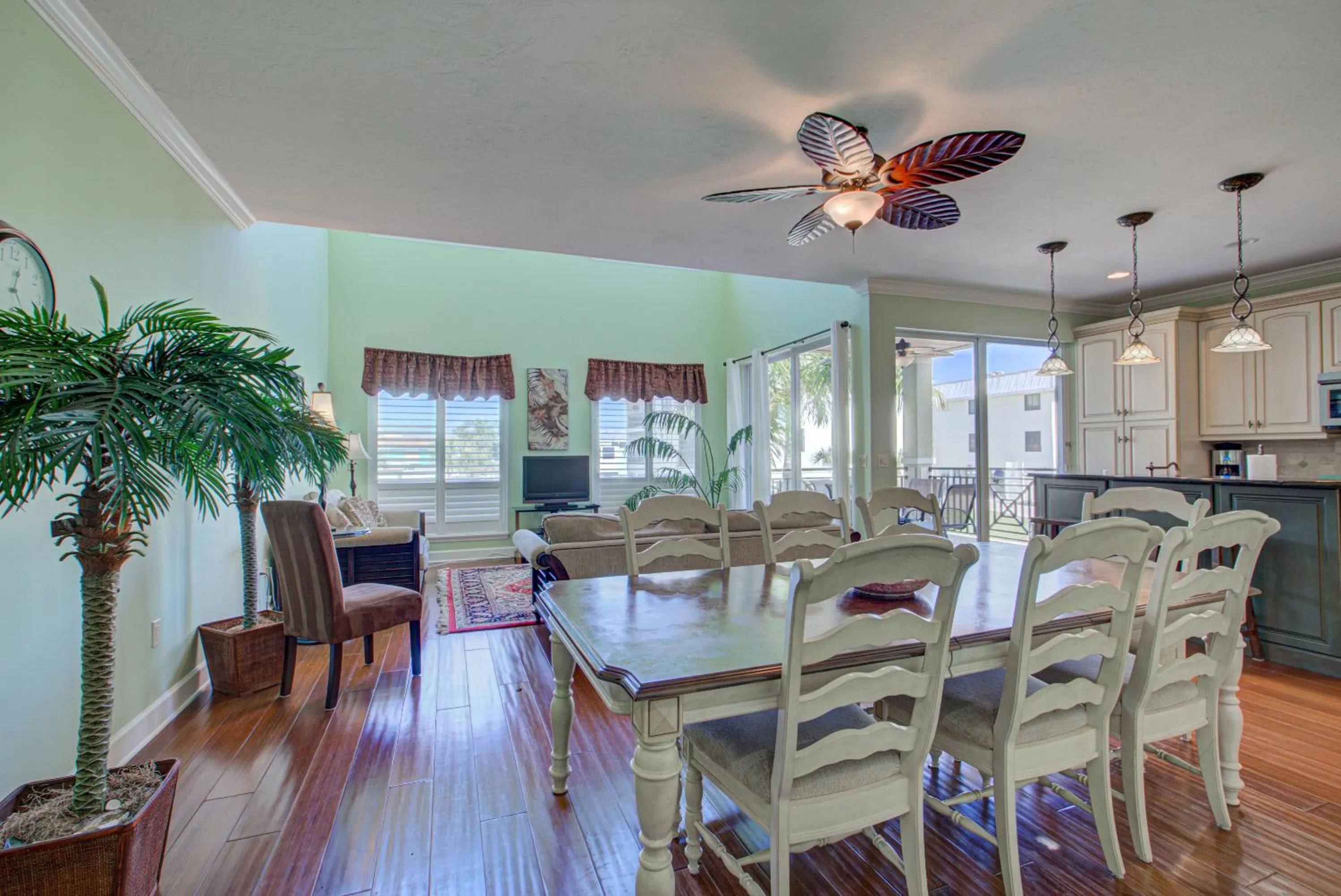 Property building in Anna Maria Island Beach Palace