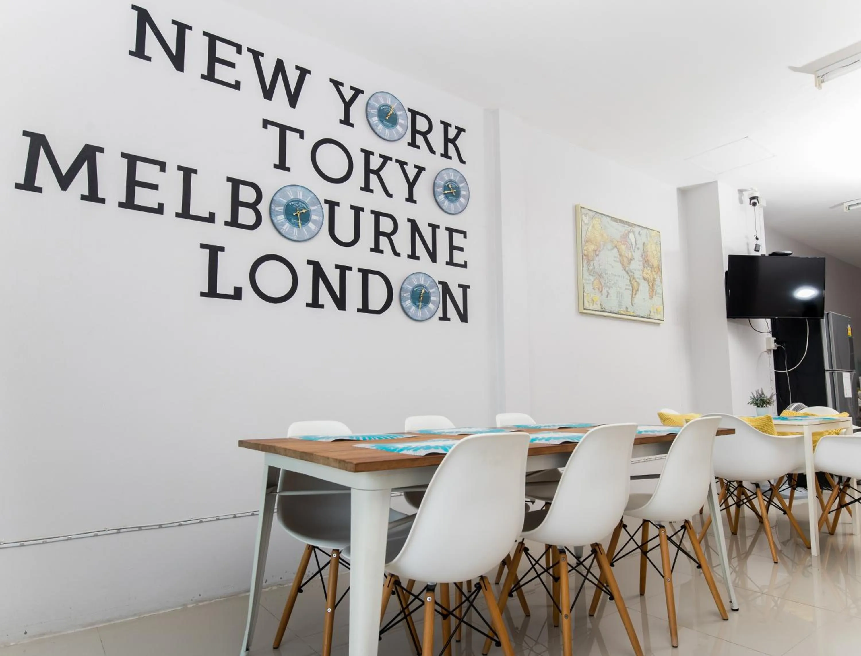 Communal lounge/ TV room in DKaYa Hostel