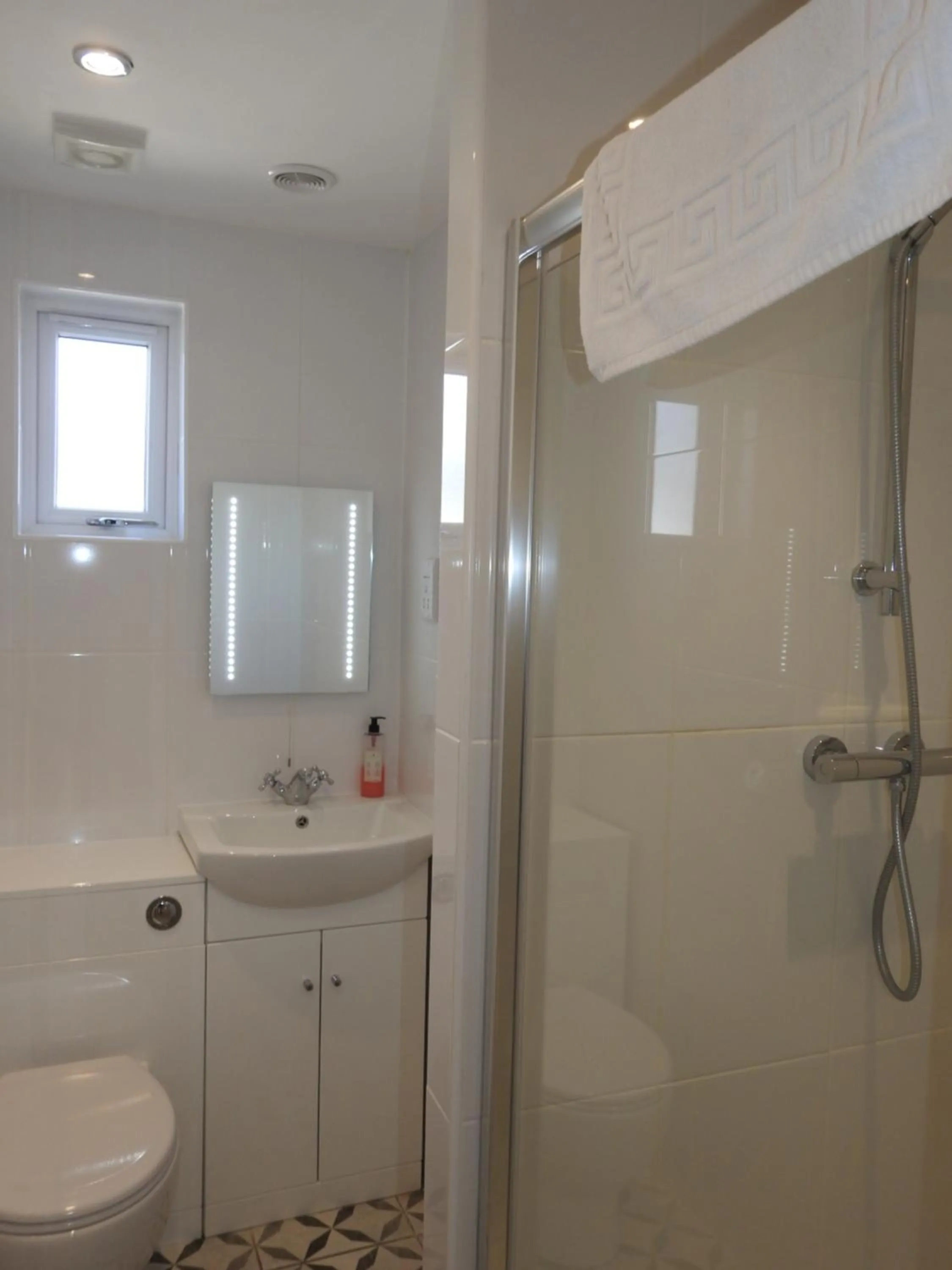 Bathroom in Golden Cross Holiday Park