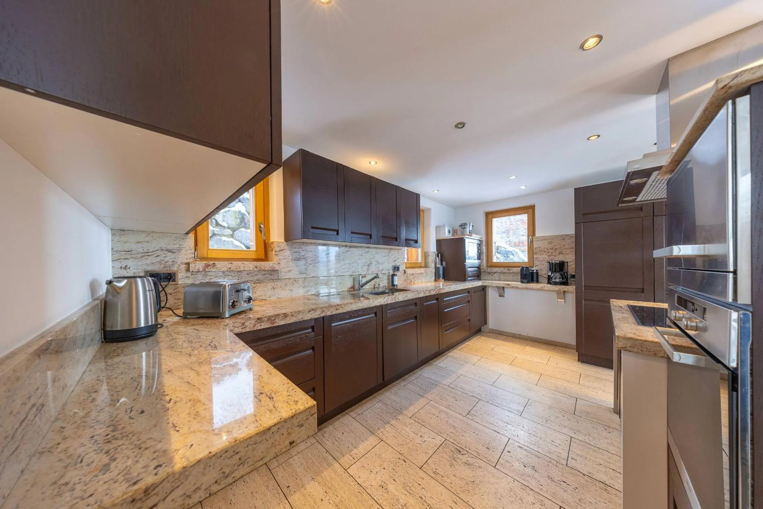 Kitchen or kitchenette in Chalet Enchanteur