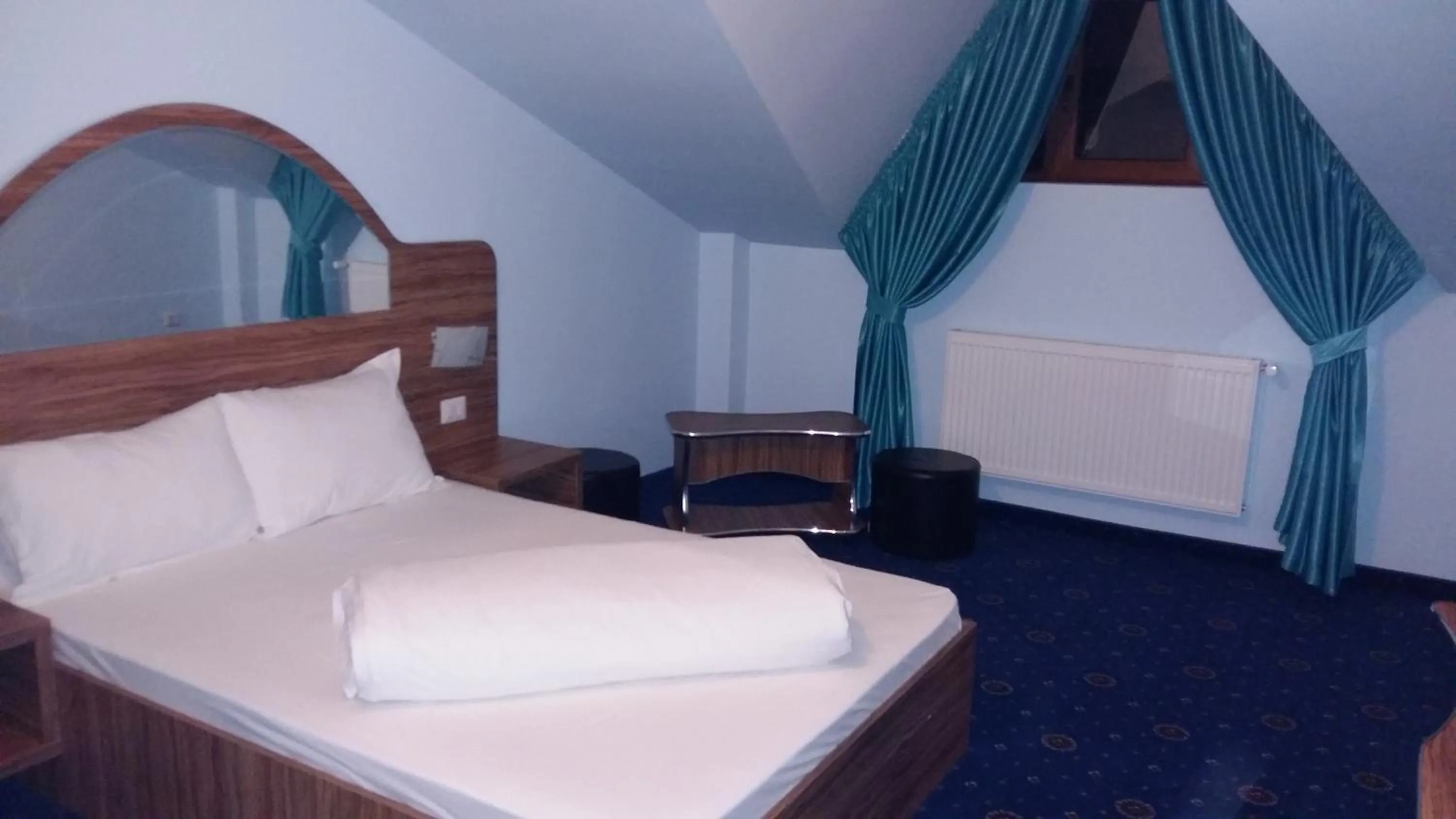 Photo of the whole room, Bed in Hotel Corneliuss