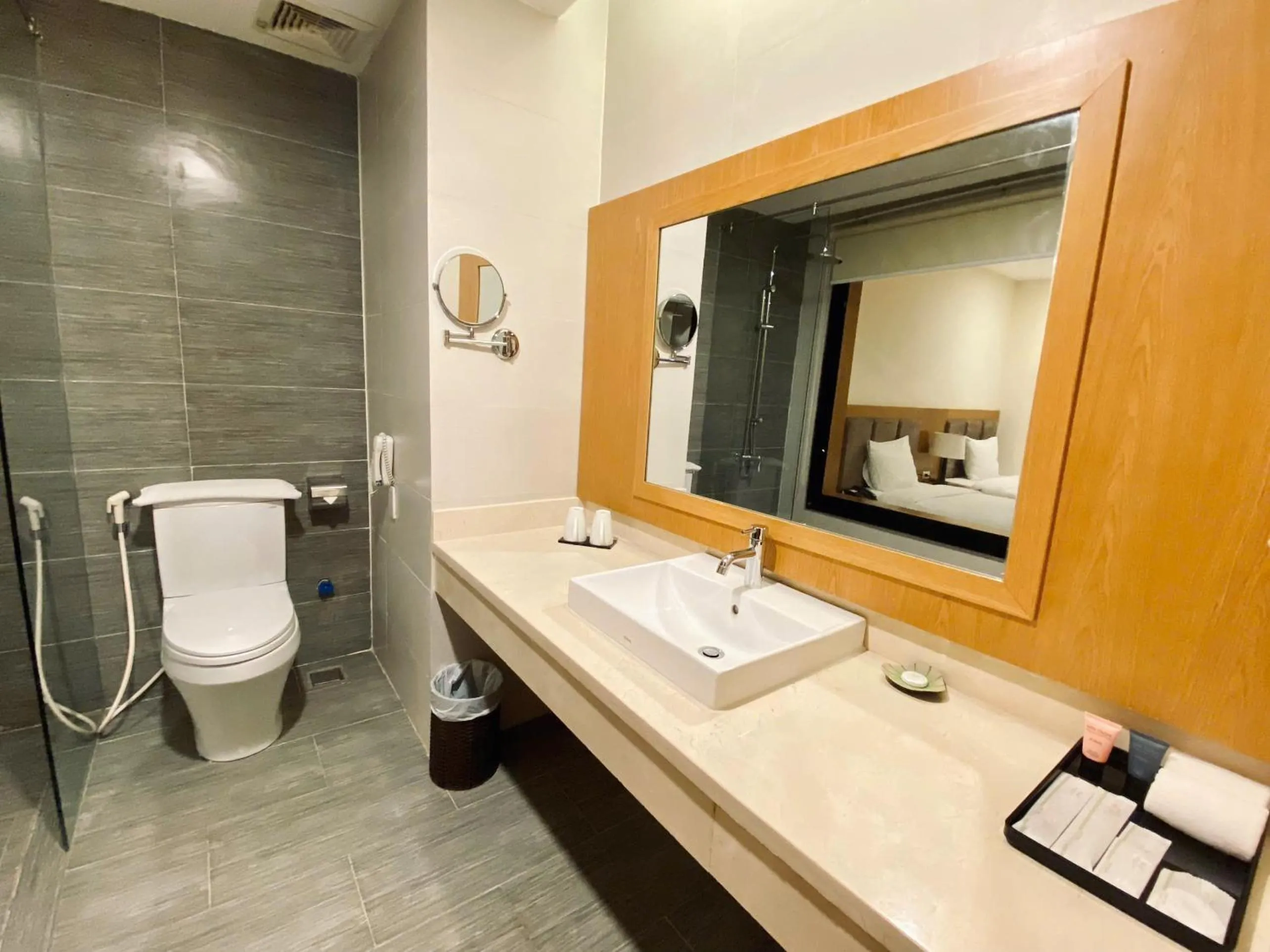 Shower in Muong Thanh Holiday Con Cuong