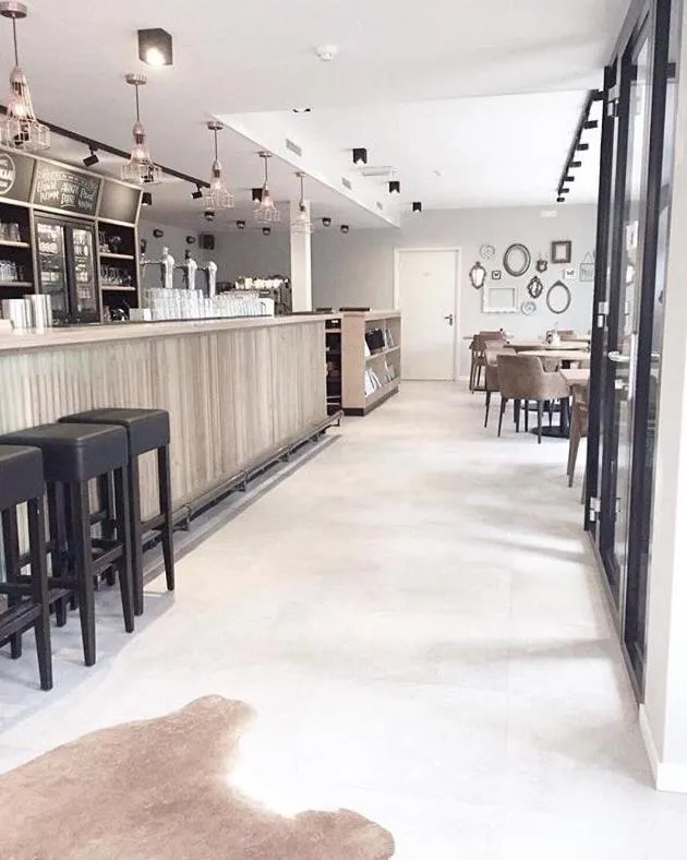 Restaurant/places to eat in Hotel Brasserie de Kaai