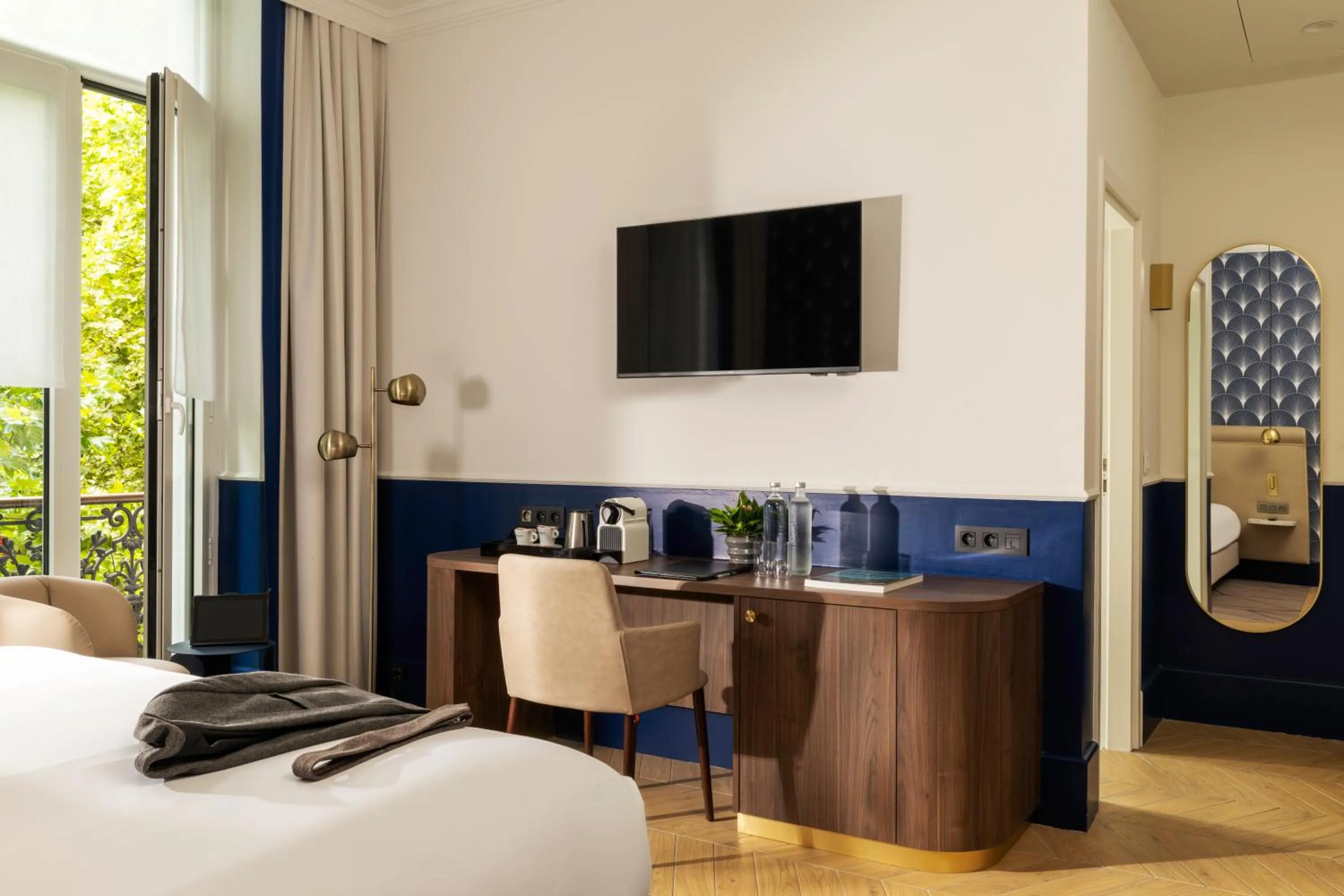 TV and multimedia, Bed in Hotel The Augustin