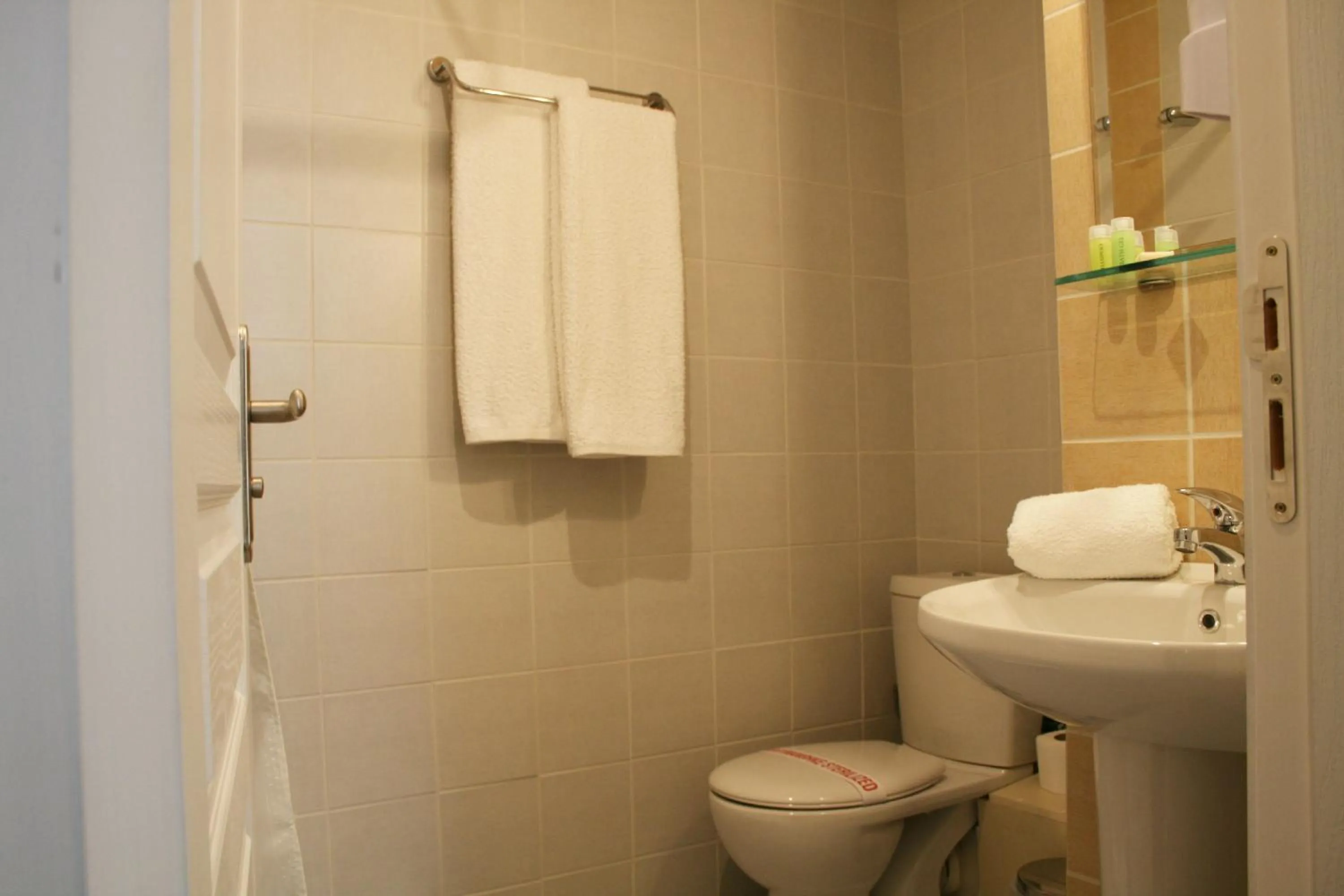 Toilet in Old Town Inn