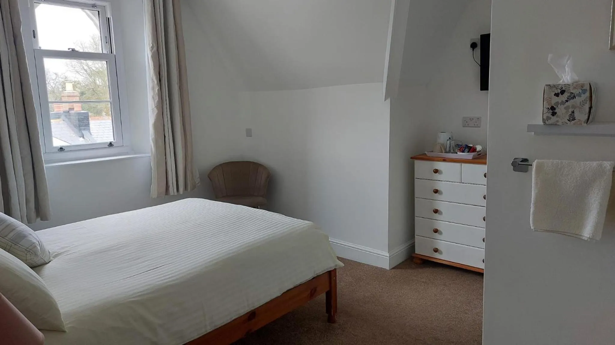 Bedroom, Bed in Ashleigh House