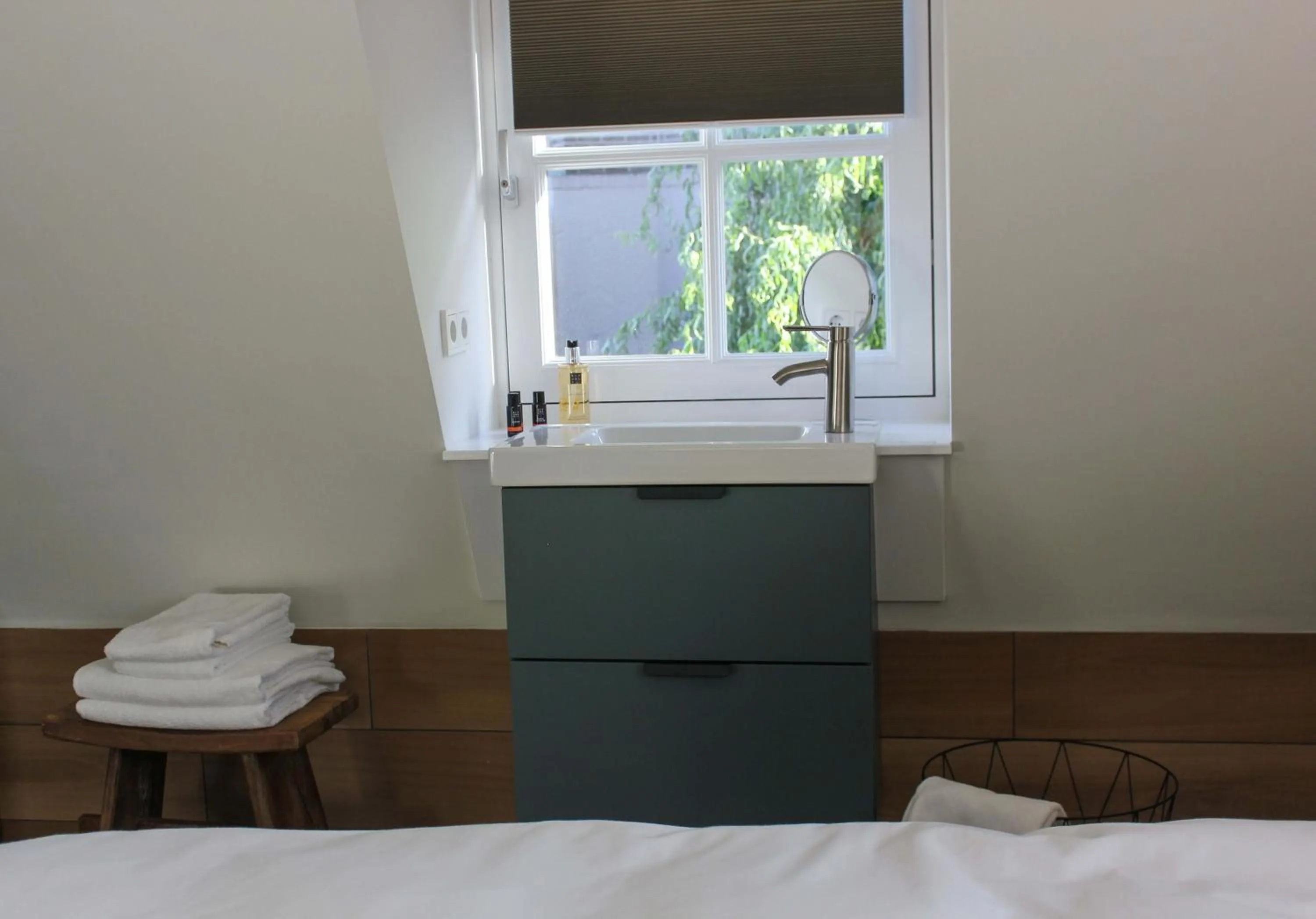 Photo of the whole room, Bed in Boutique Hotel Nieuw Uilenburg