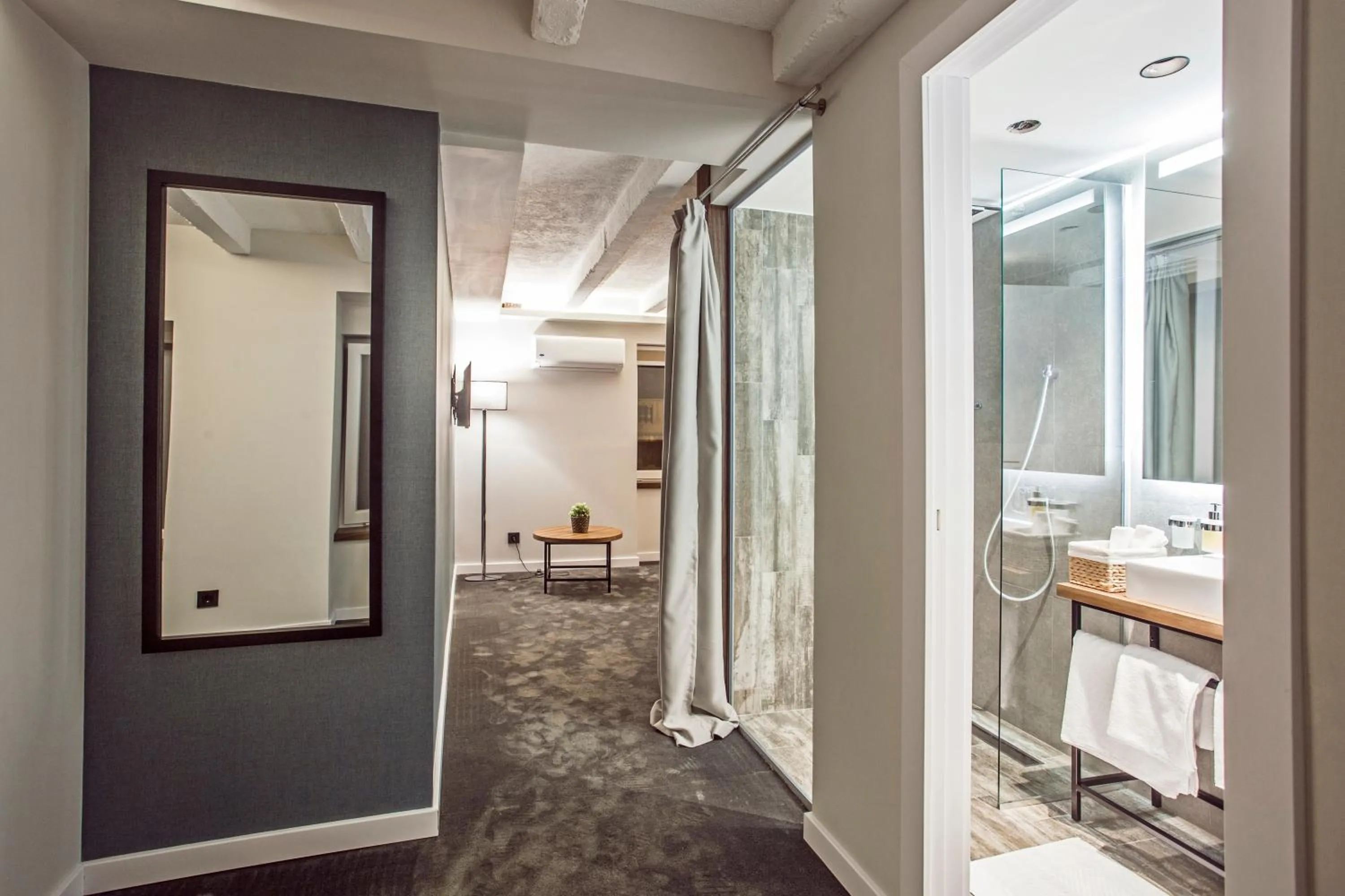 Shower in Nomad Luxury Suites