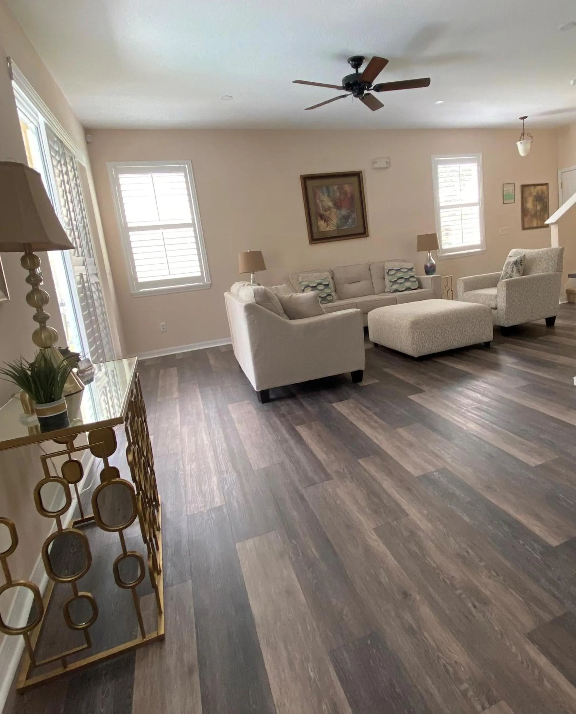 Living room in Cozy Villa With South Facing Pool