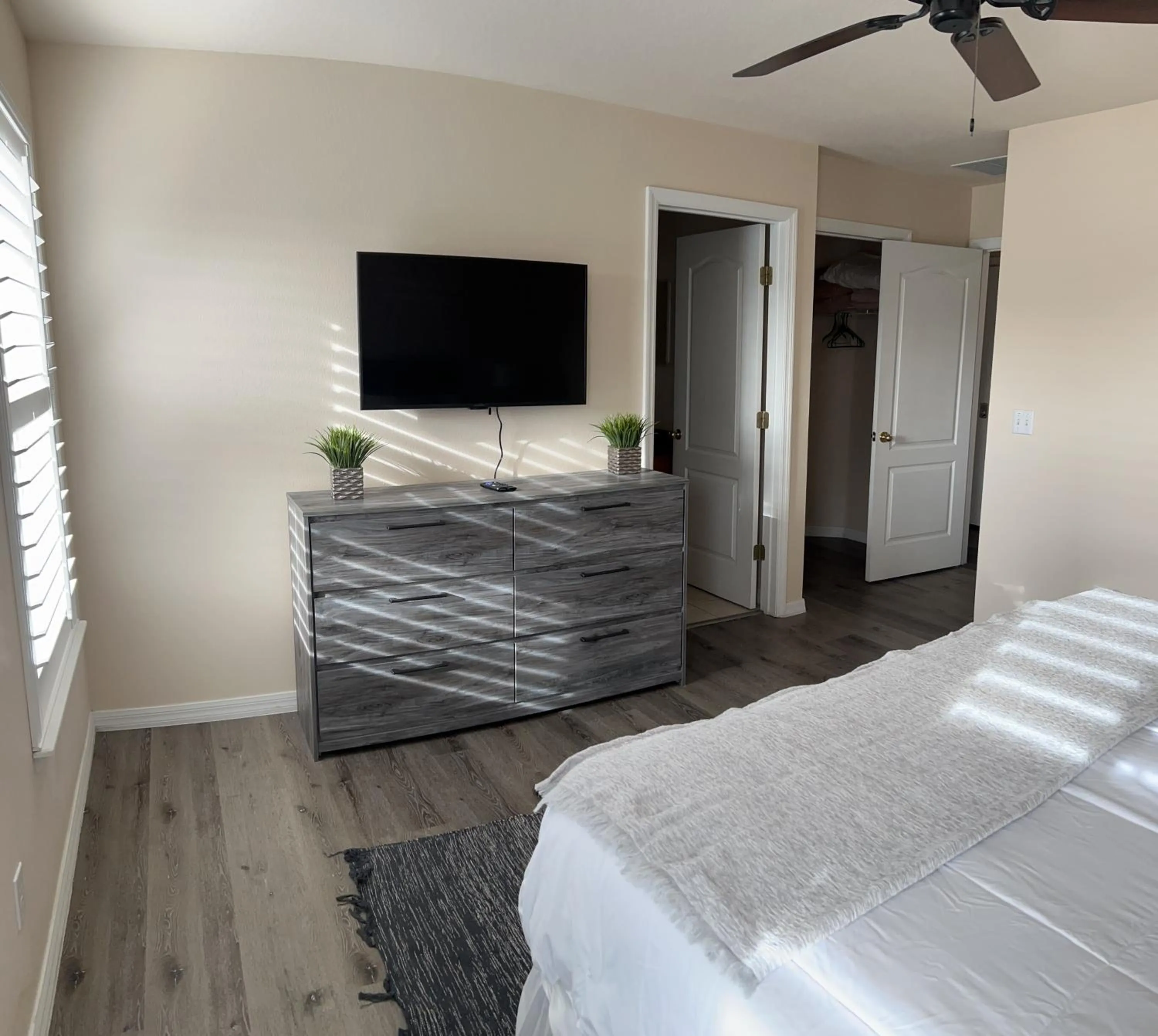 Bed in Cozy Villa With South Facing Pool