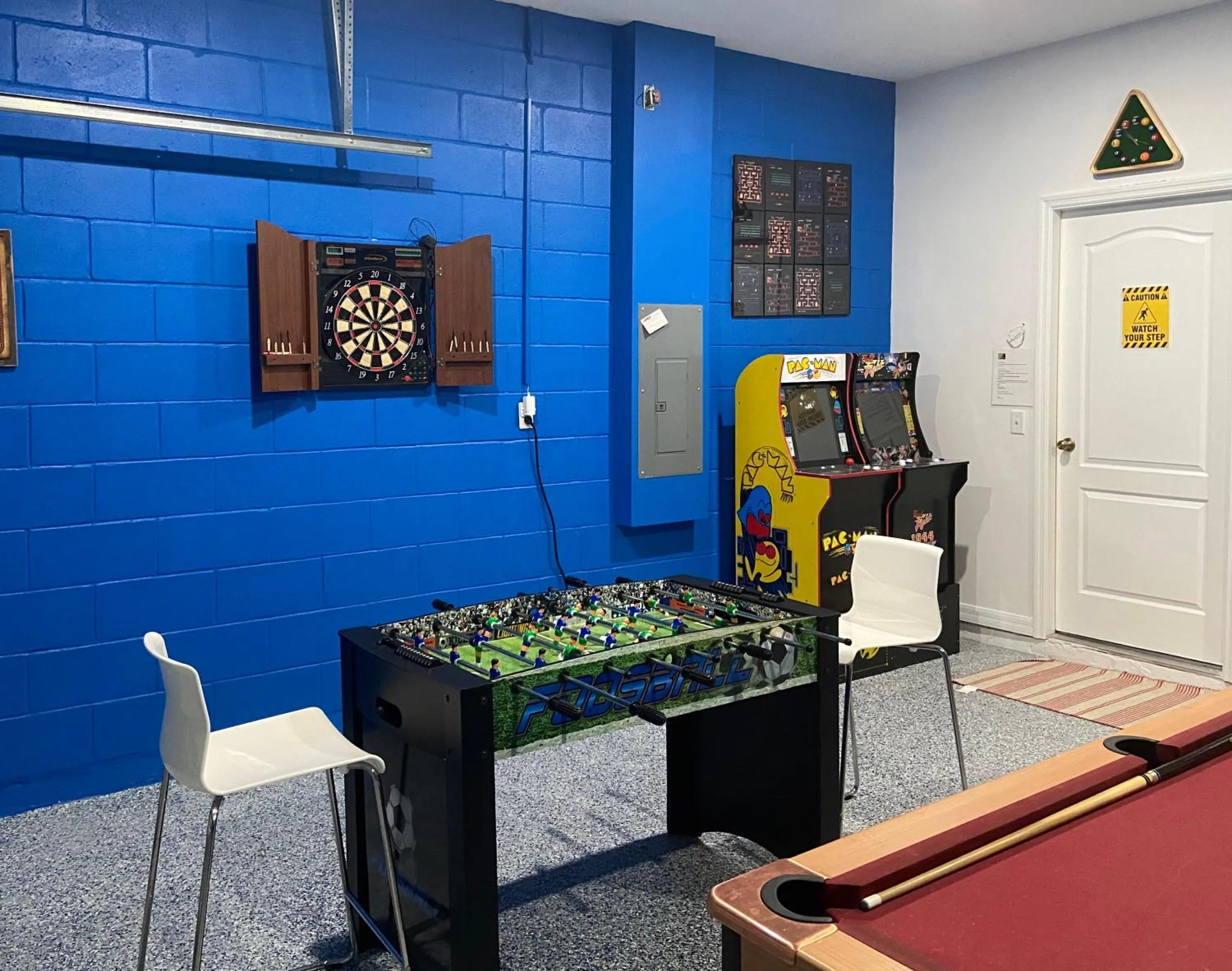 Game Room in Cozy Villa With South Facing Pool