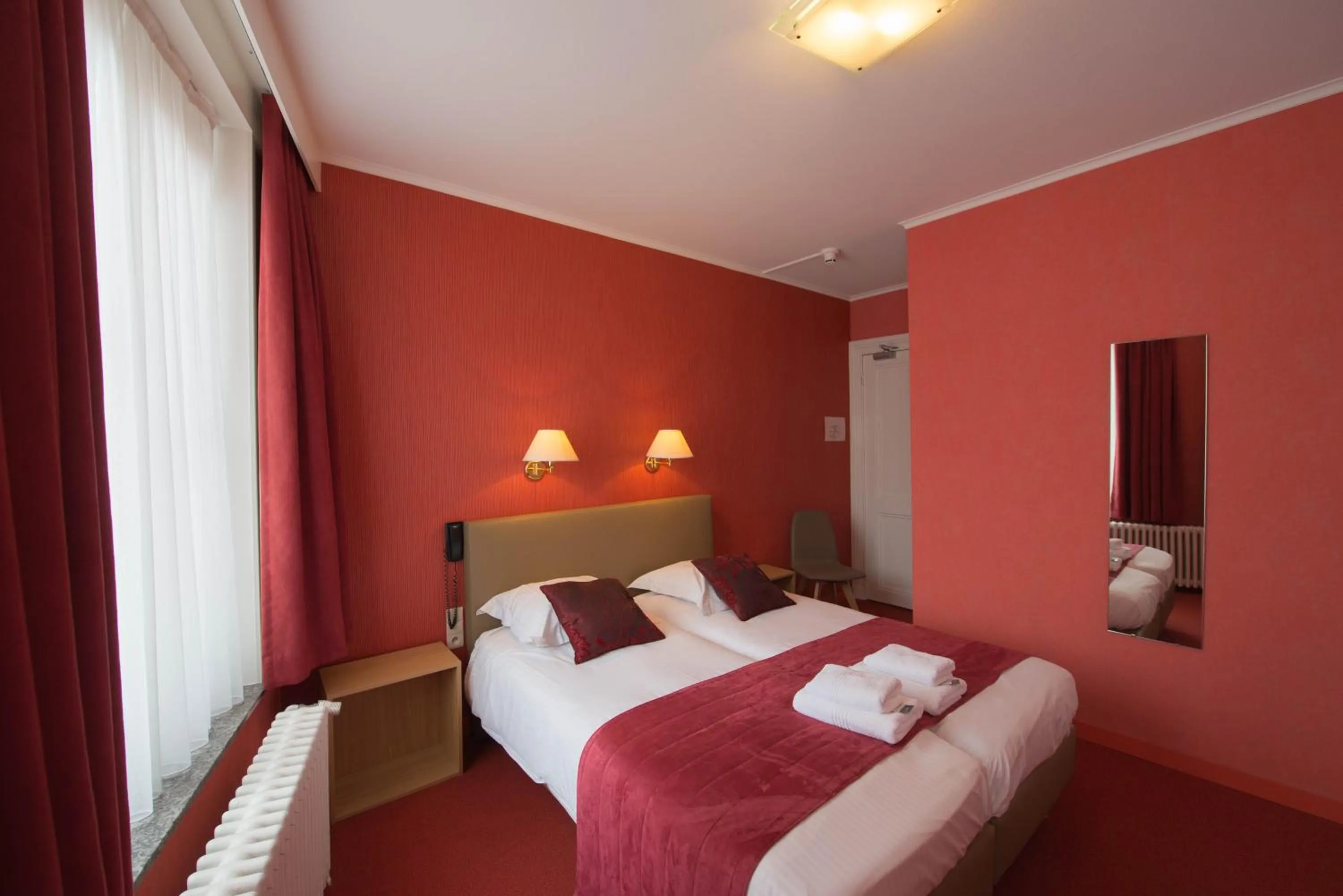 Photo of the whole room, Bed in Hotel Groeninghe