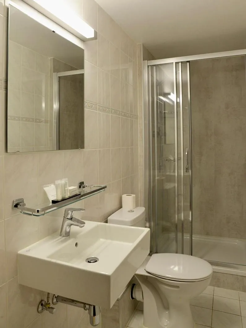 Shower in Hotel Groeninghe