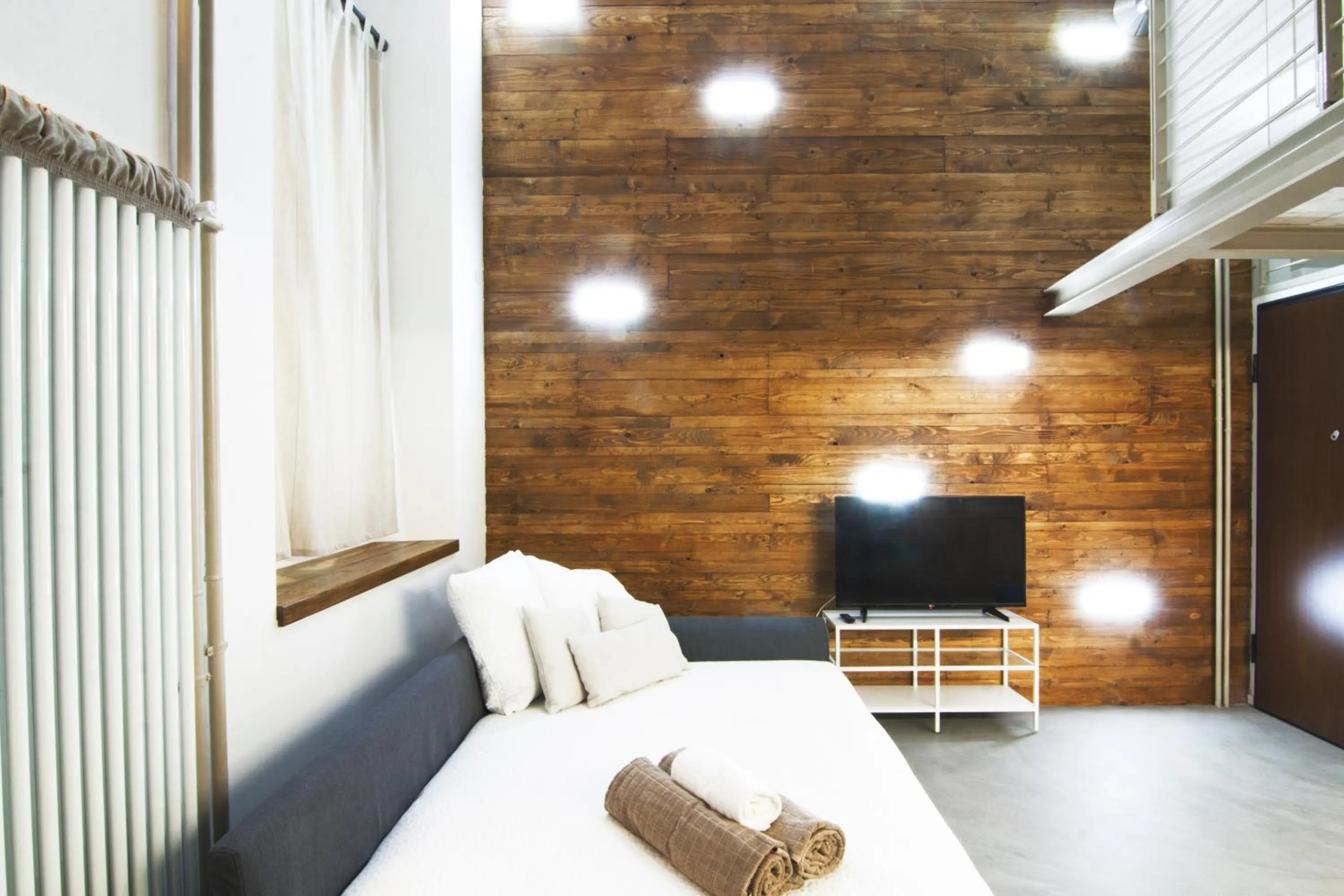 Property building, Bed in Alessia's Flat - Mac Mahon