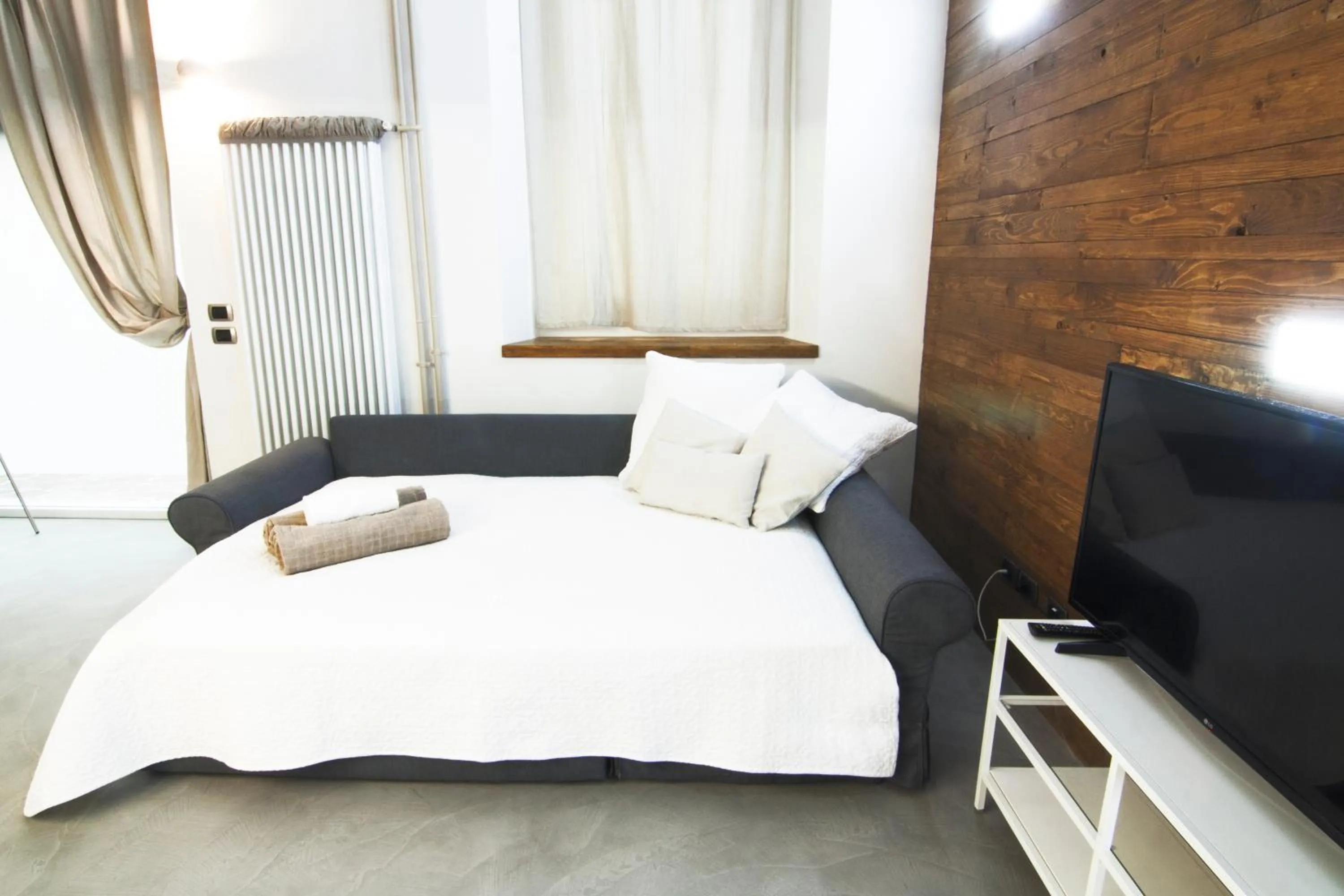 Property building, Bed in Alessia's Flat - Mac Mahon