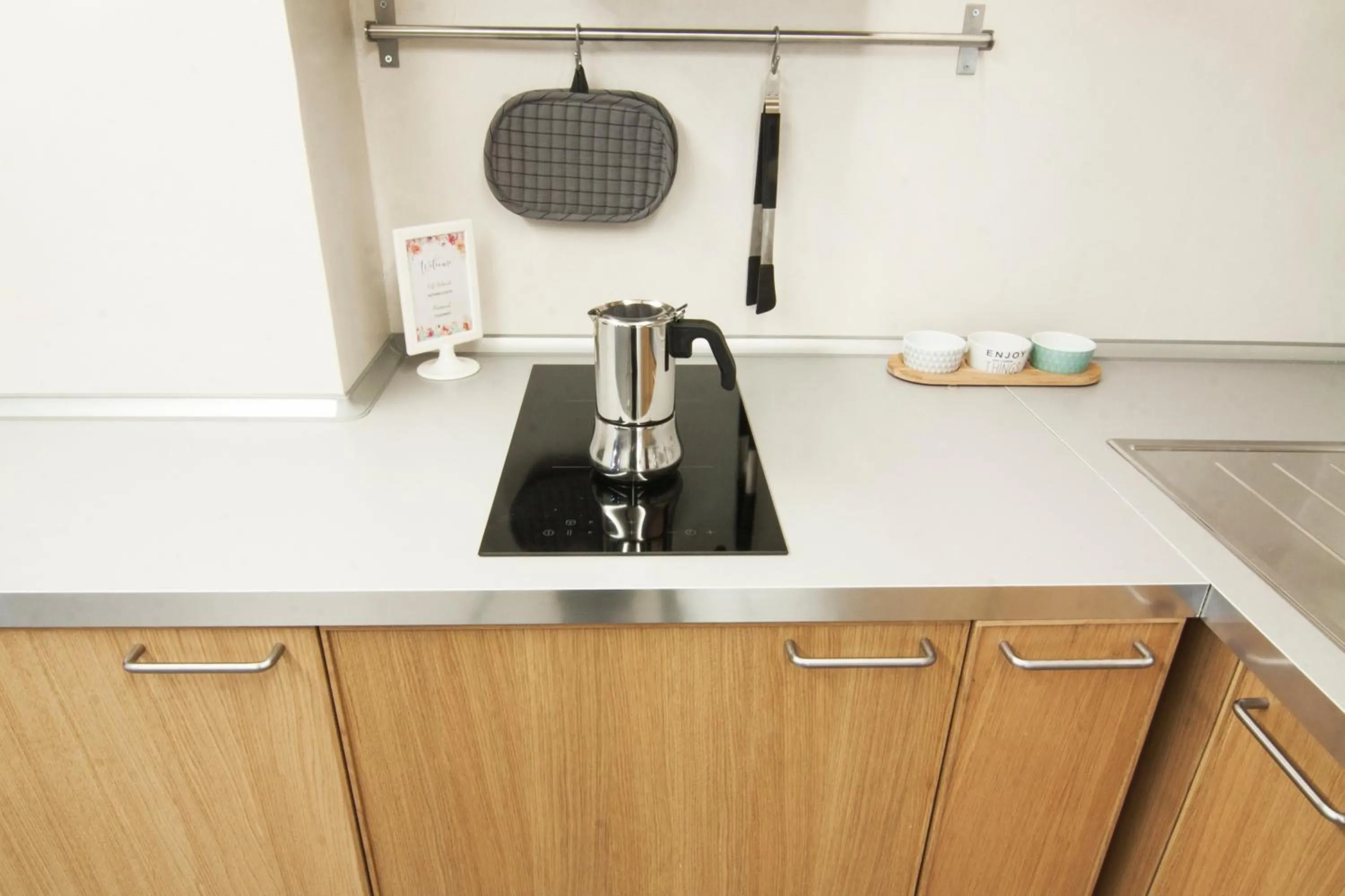 Coffee/tea facilities in Alessia's Flat - Mac Mahon