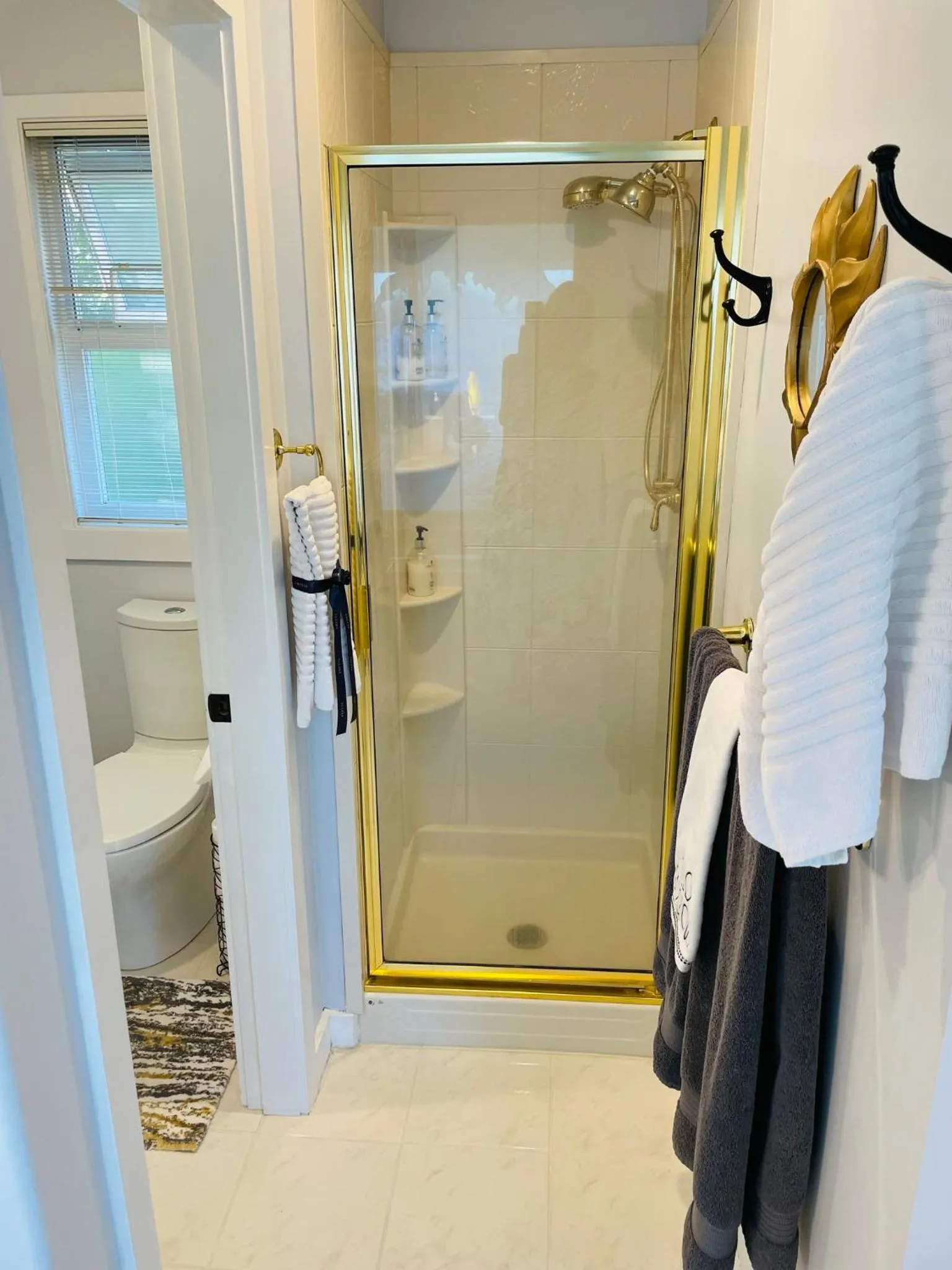 Shower in Donna's Bed & Breakfast