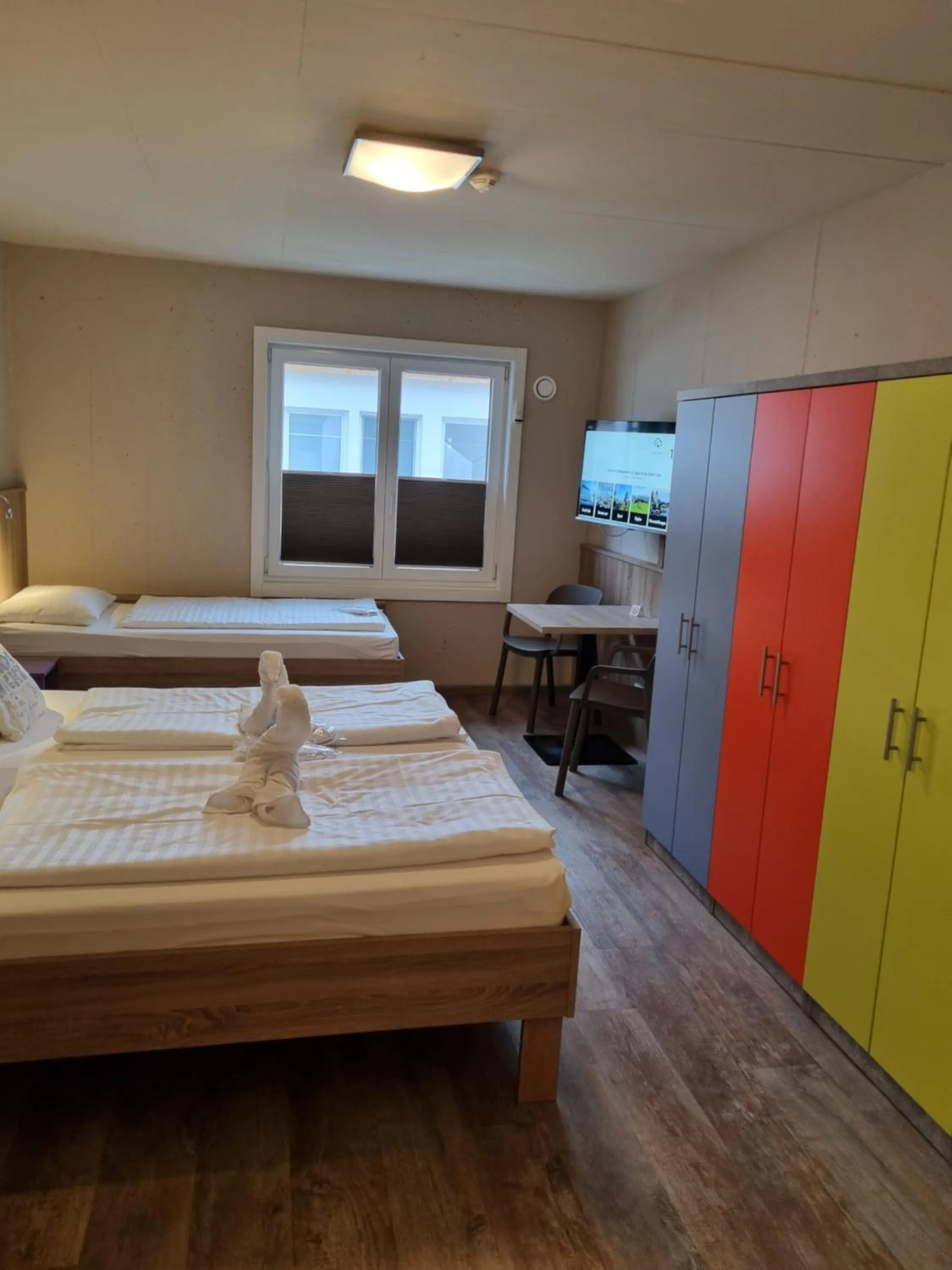 Photo of the whole room, Bed in Cubo Sport & Art Hotel