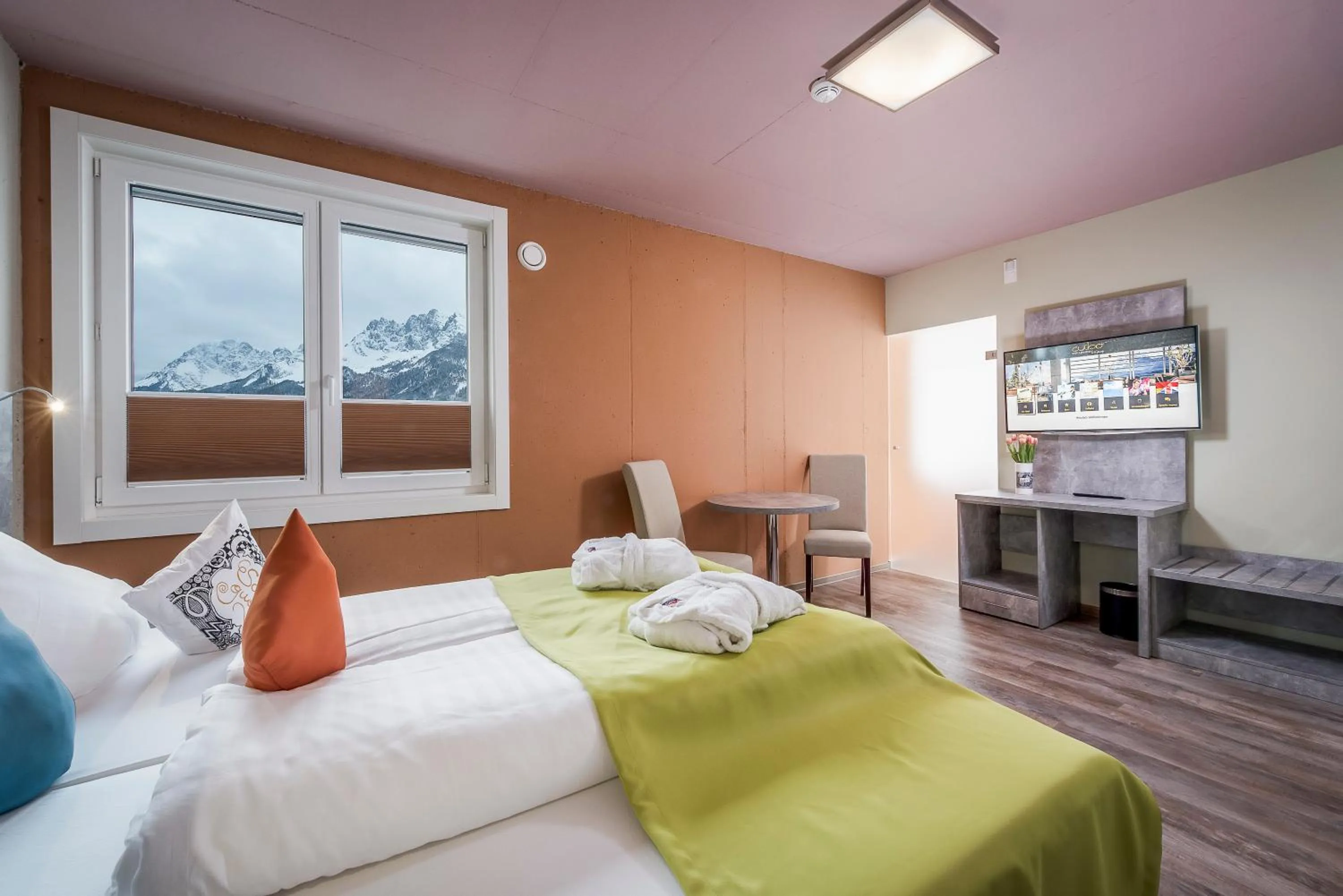 Photo of the whole room, Bed in Cubo Sport & Art Hotel