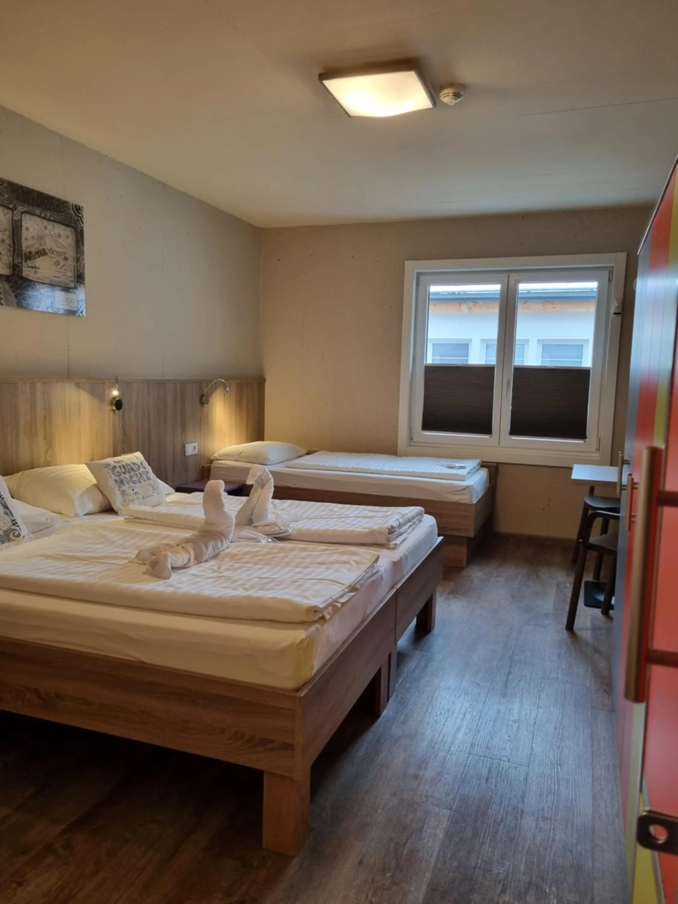 Photo of the whole room, Bed in Cubo Sport & Art Hotel