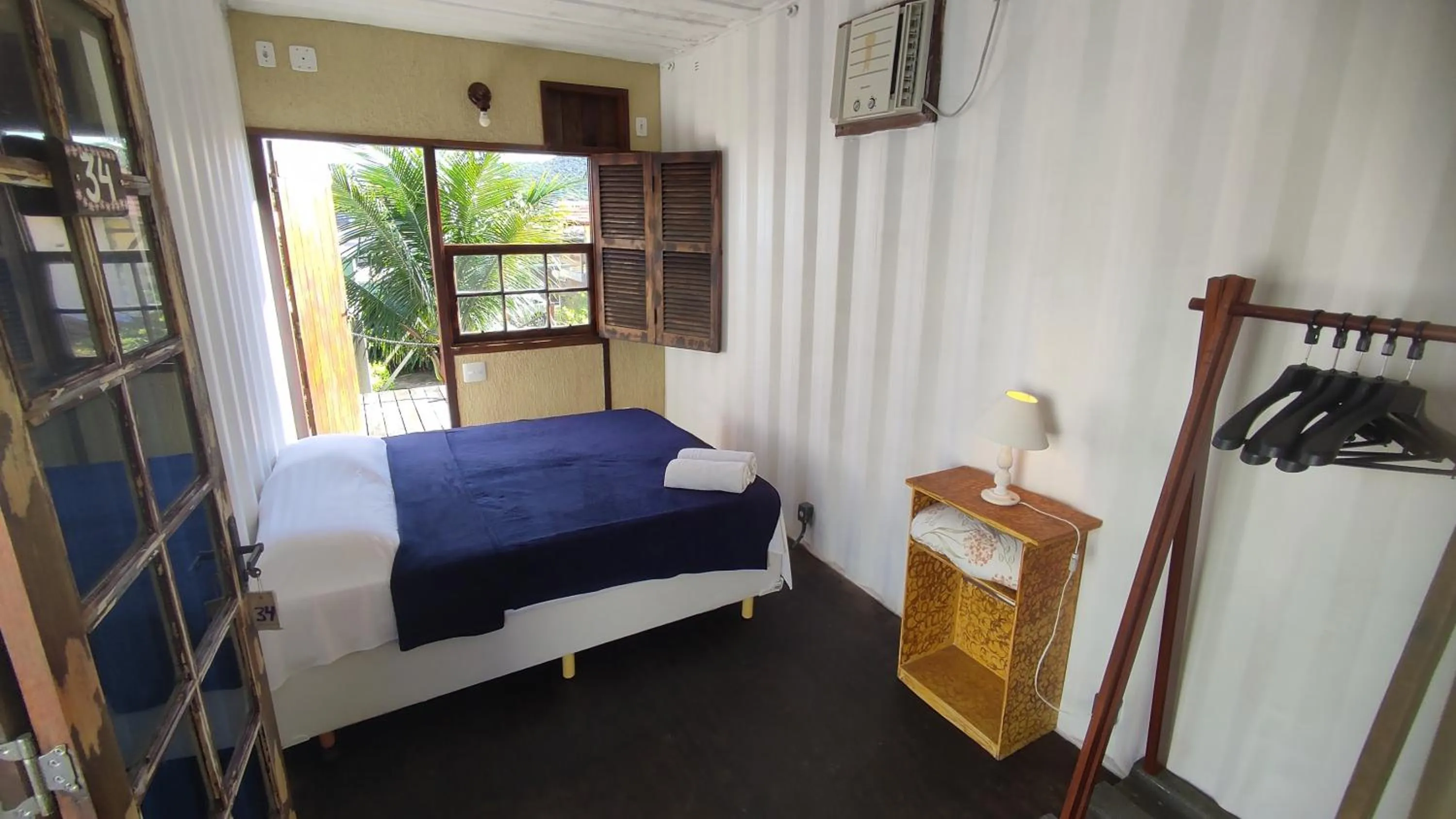 Bedroom, Bed in Container Eco Suítes