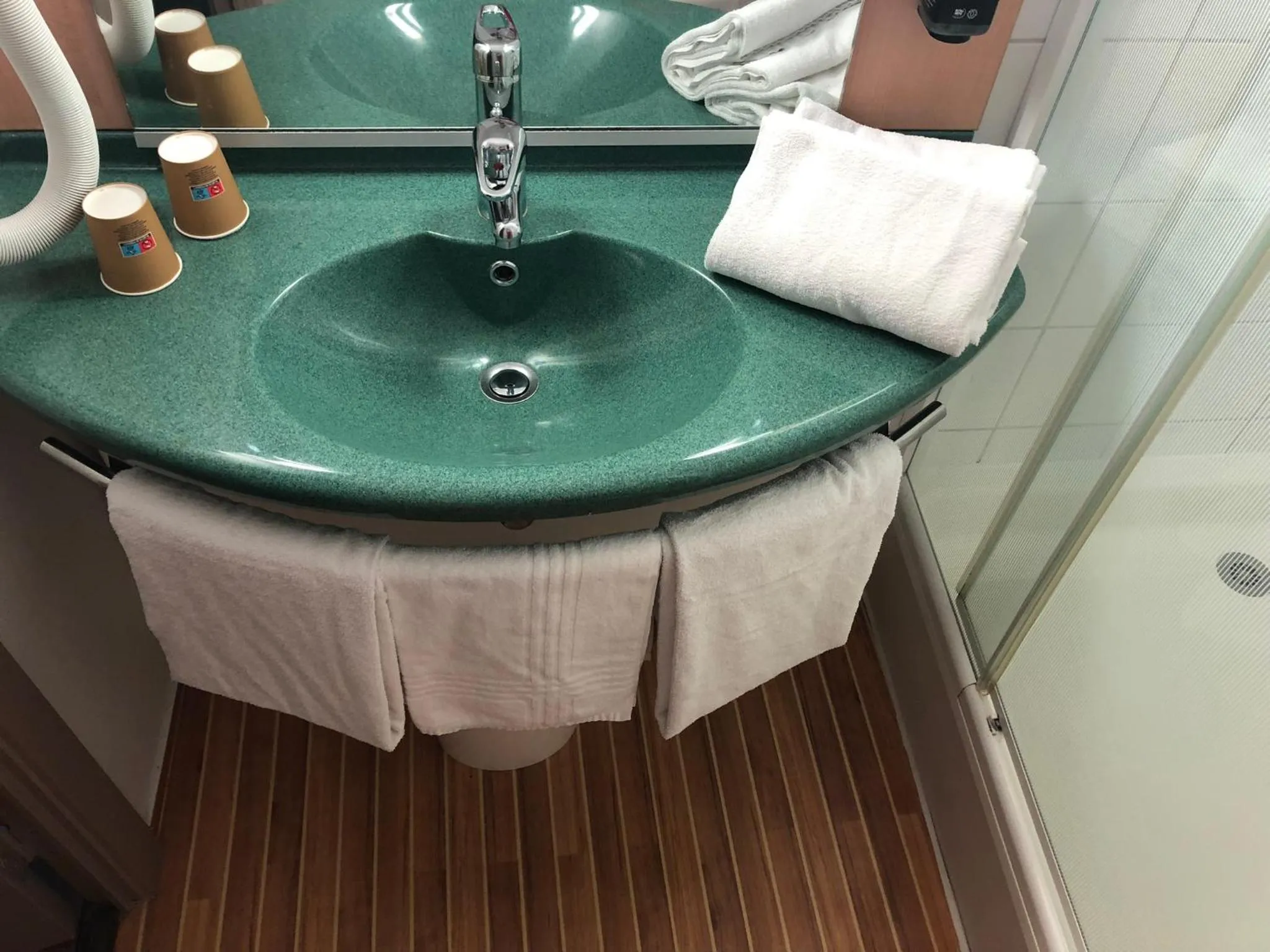 Bathroom in ibis Liège Seraing