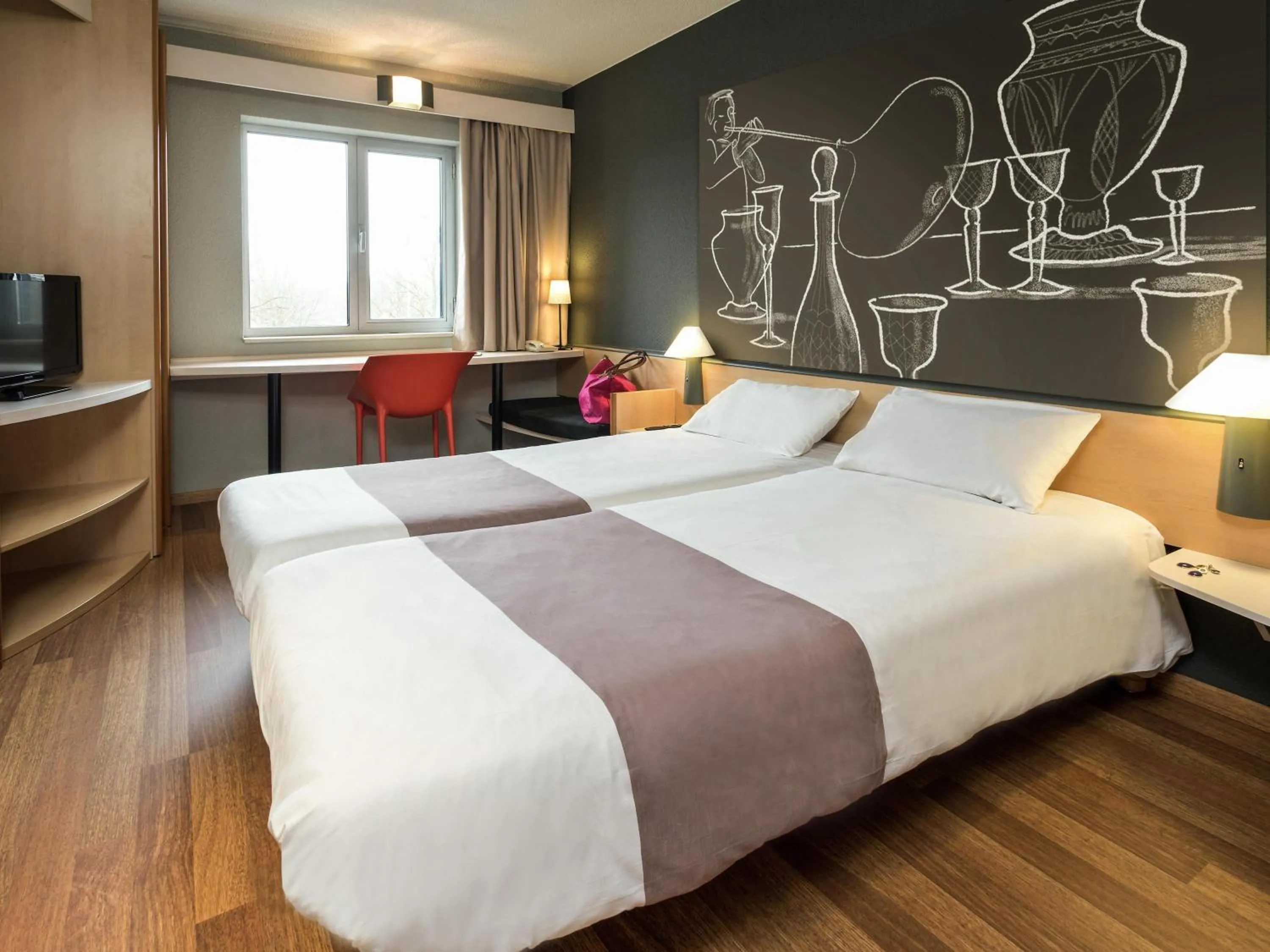 Property building, Bed in ibis Liège Seraing