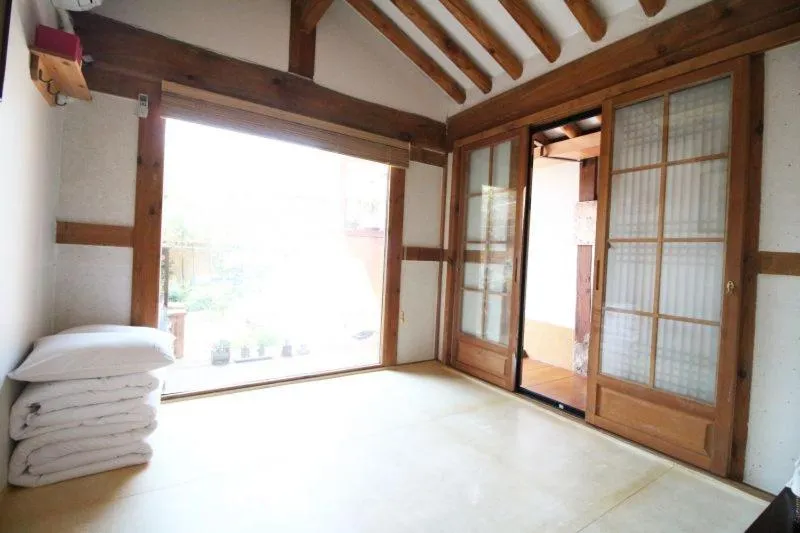 Bedroom, Bed in Sori poonggyung