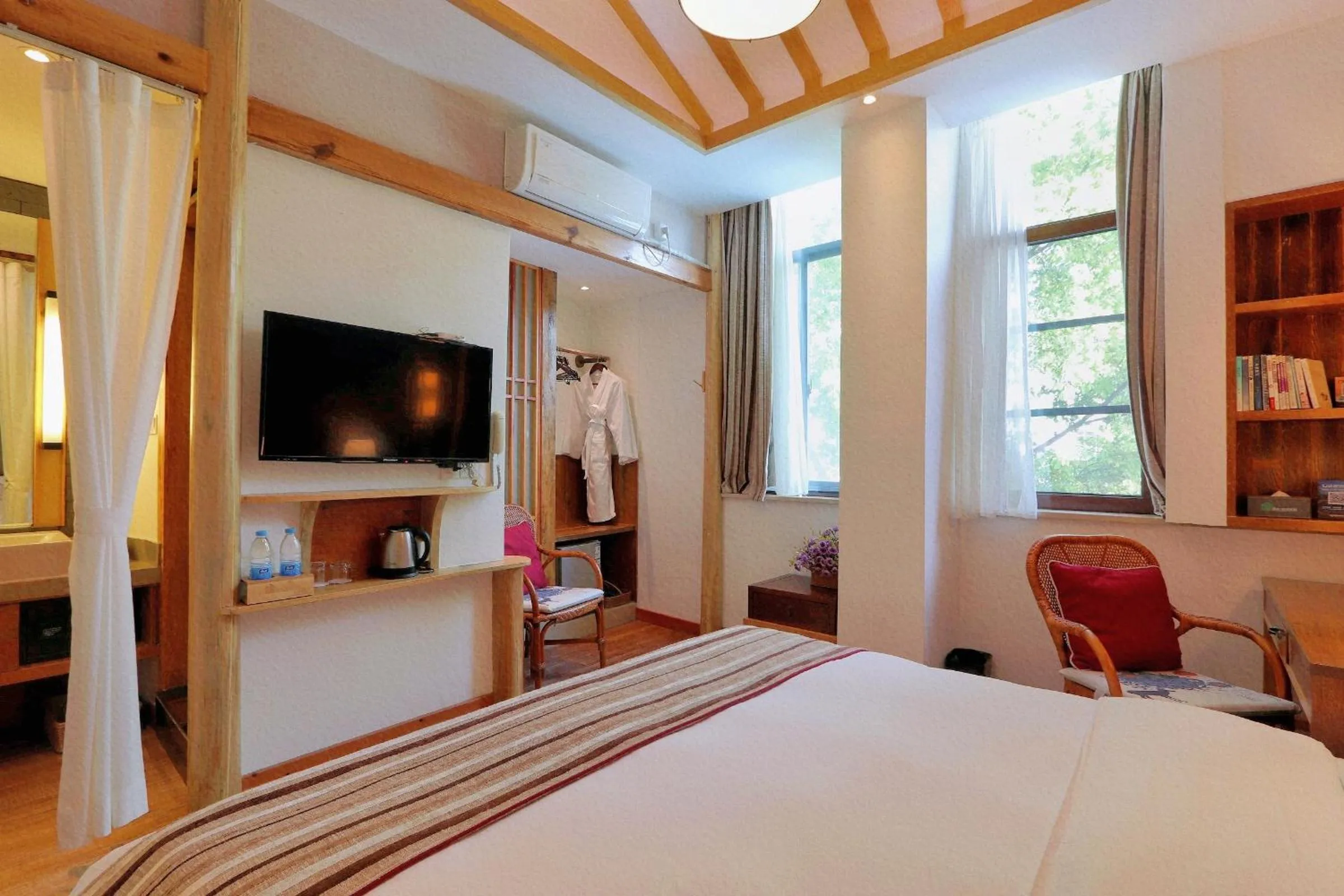 Patio, Bed in Mild Spring Boutique Hotel